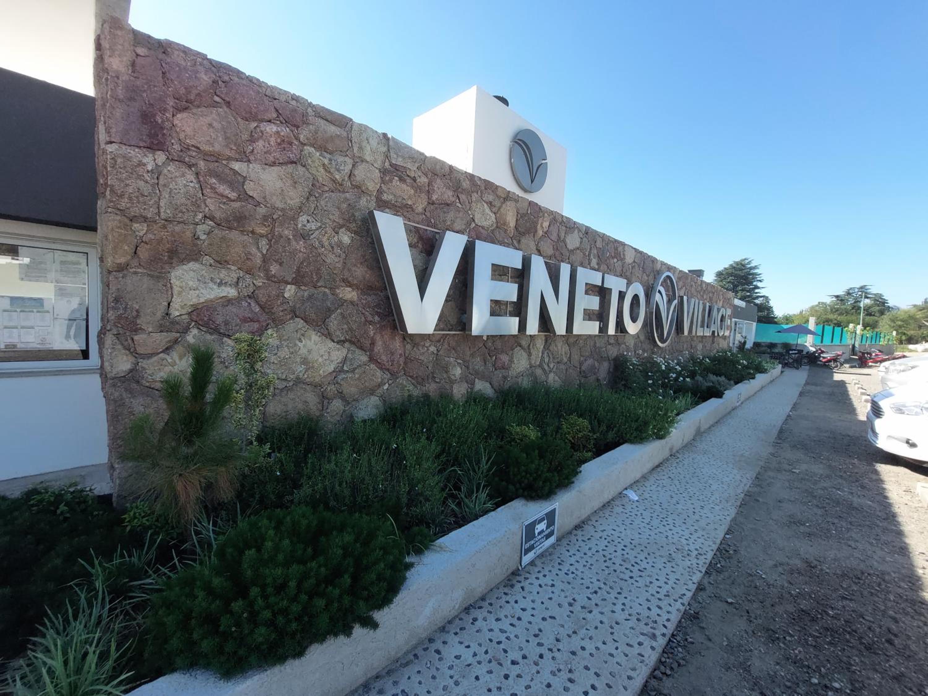 VENETO VILLAGE MR