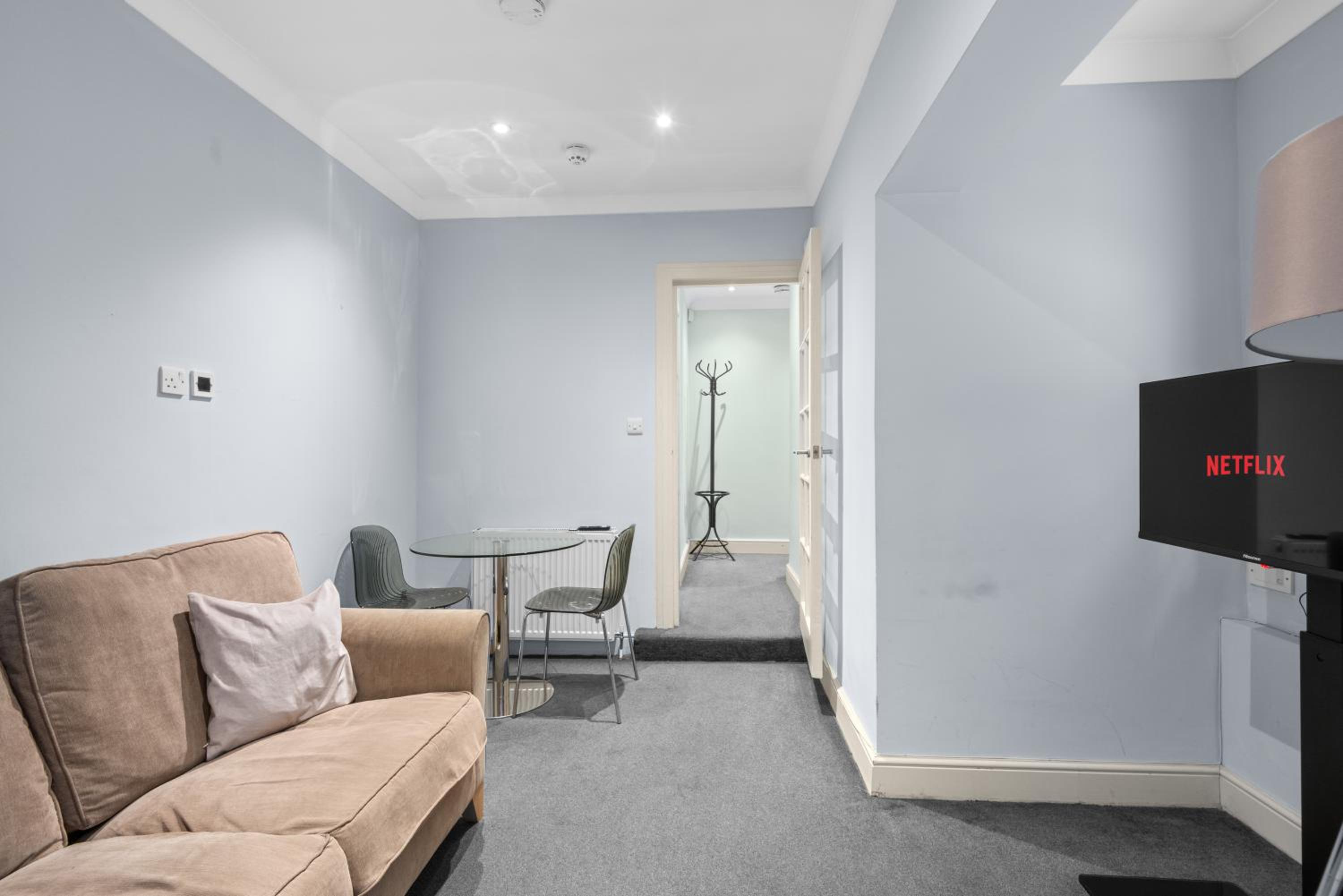 Londwell, Boutique Bliss Nestled in Knightsbridge by Harrods view 3