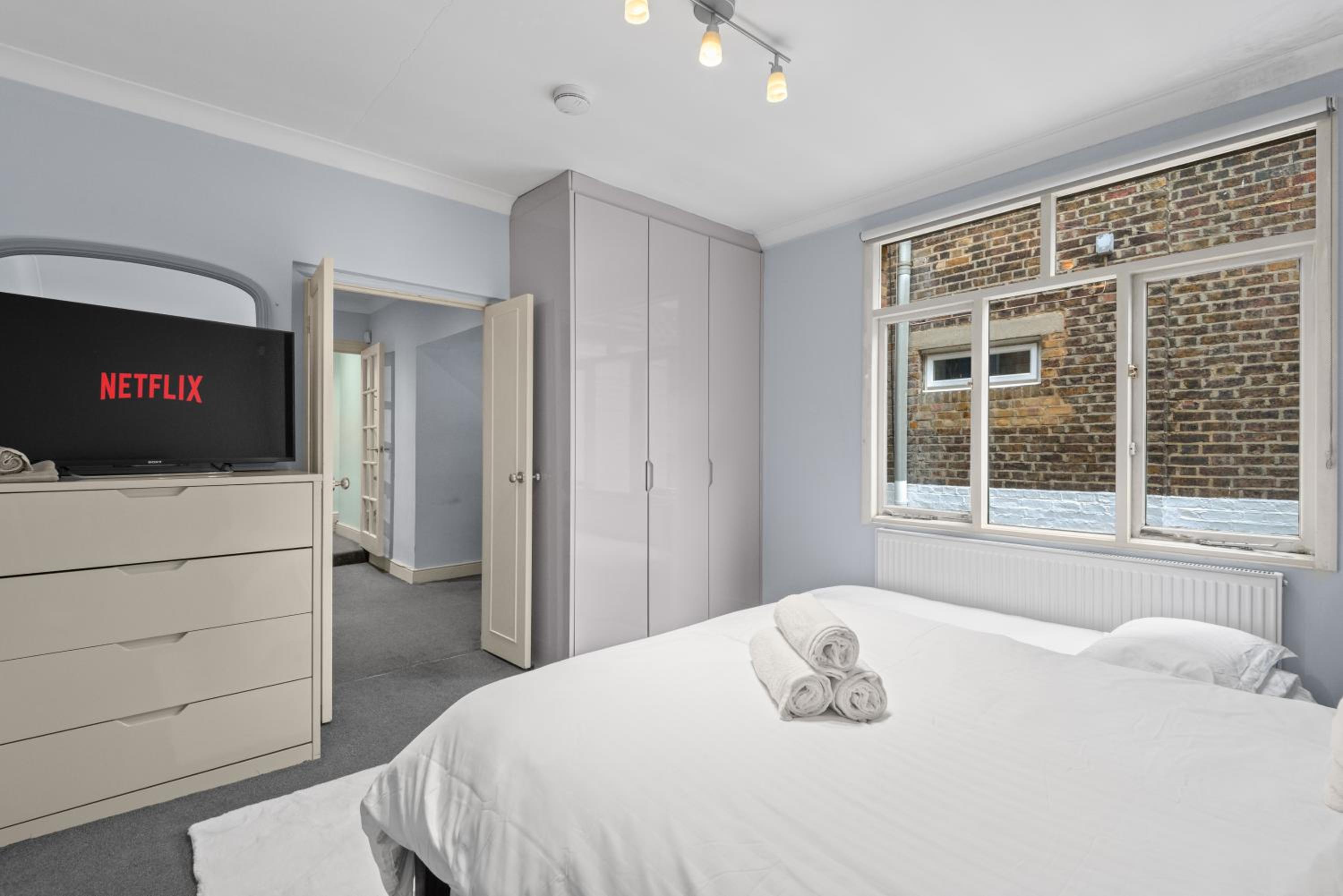 Londwell, Boutique Bliss Nestled in Knightsbridge by Harrods view 4