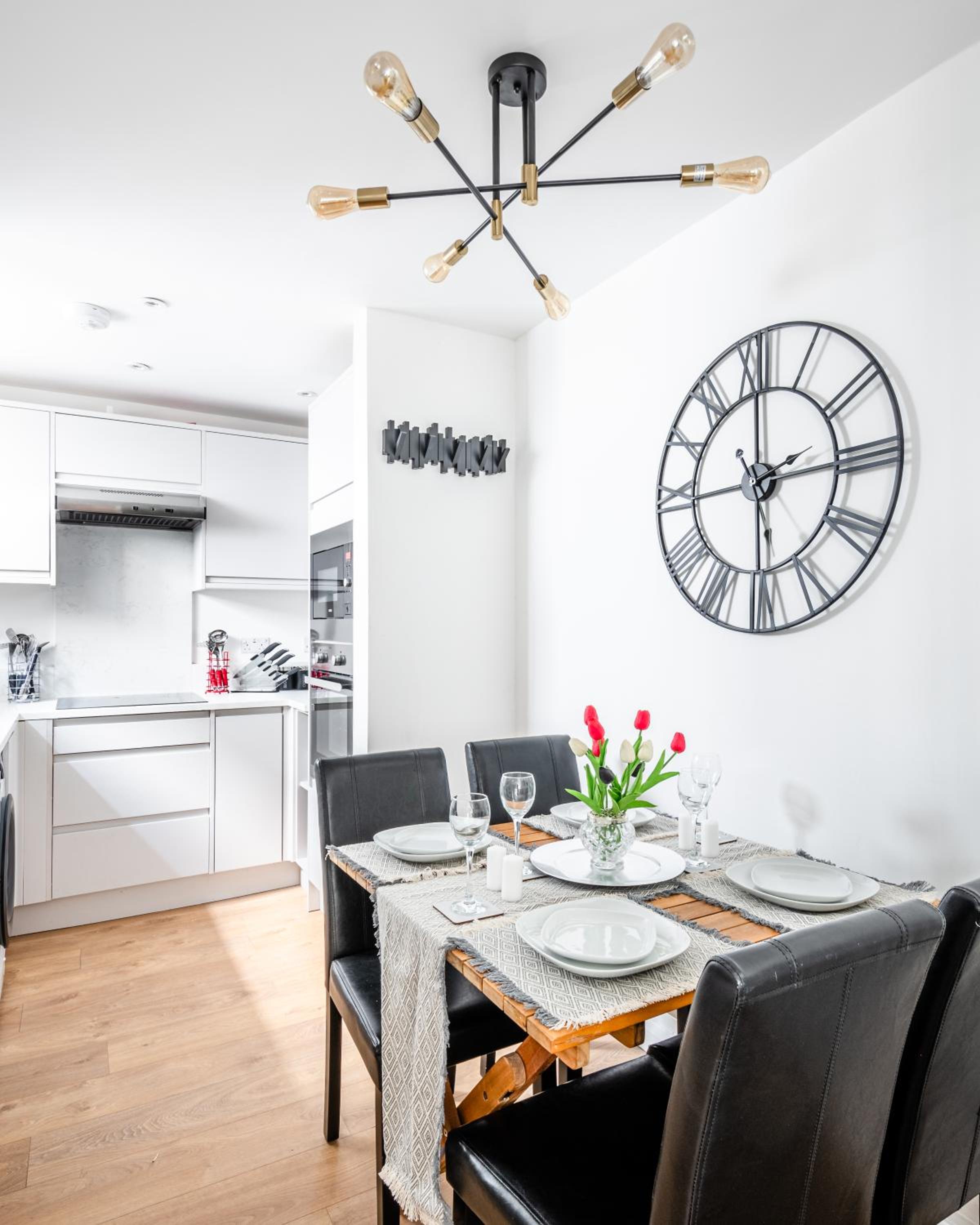 Modern 2-Bedroom Mews Home with Ultra Fast WiFi near Paddington Station and Hyde Park - Sleeps 5 - Perfect for Vacation Stays
