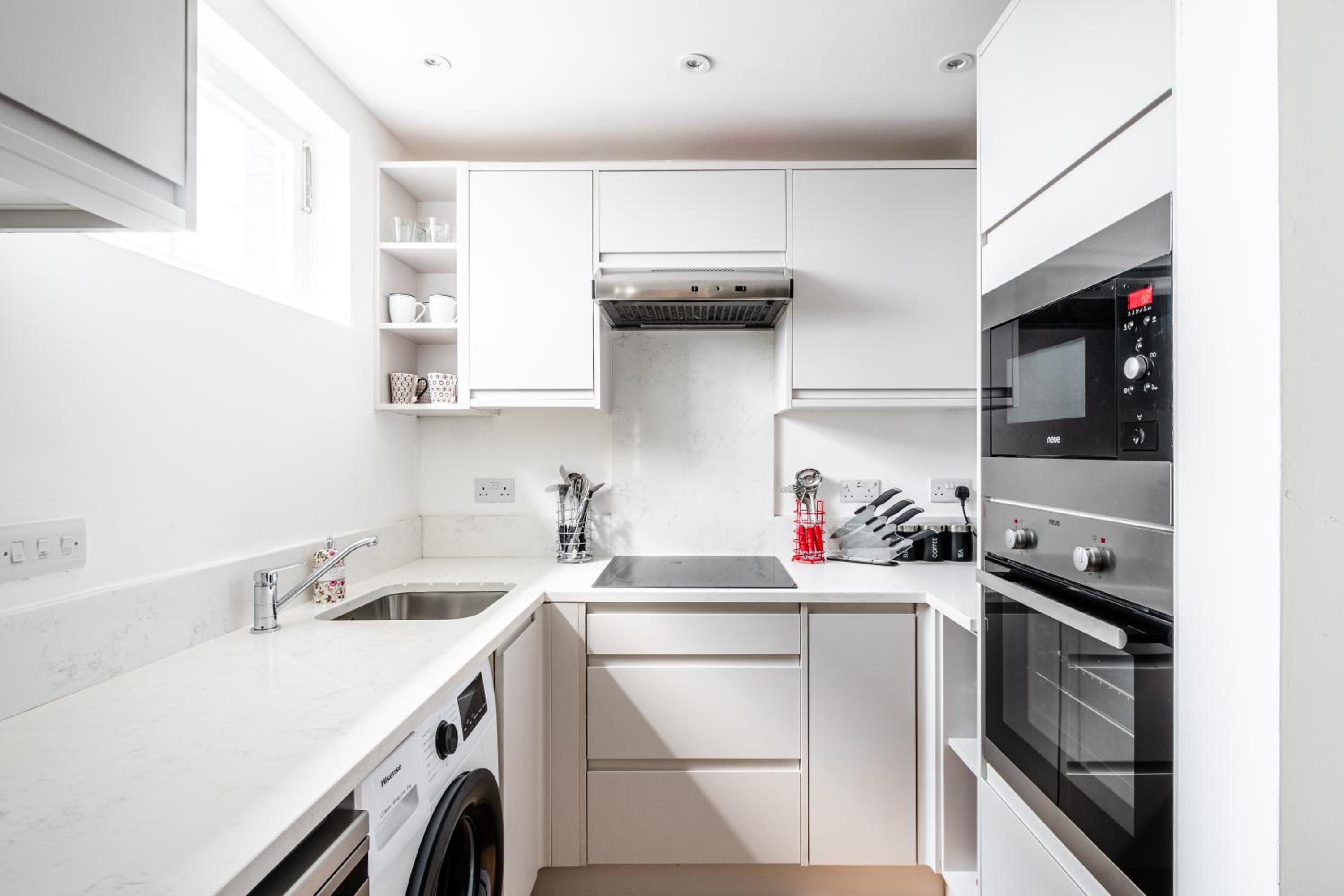 Modern 2-Bedroom Mews Home with Ultra Fast WiFi near Paddington Station and Hyde Park - Sleeps 5 - Perfect for Vacation Stays