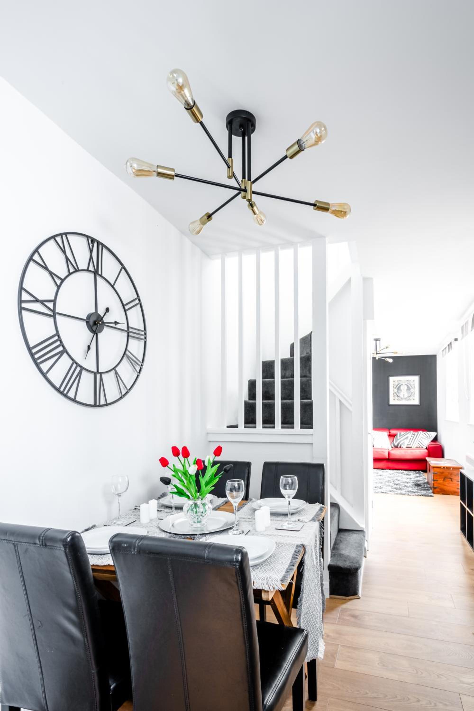 Modern 2-Bedroom Mews Home with Ultra Fast WiFi near Paddington Station and Hyde Park - Sleeps 5 - Perfect for Vacation Stays