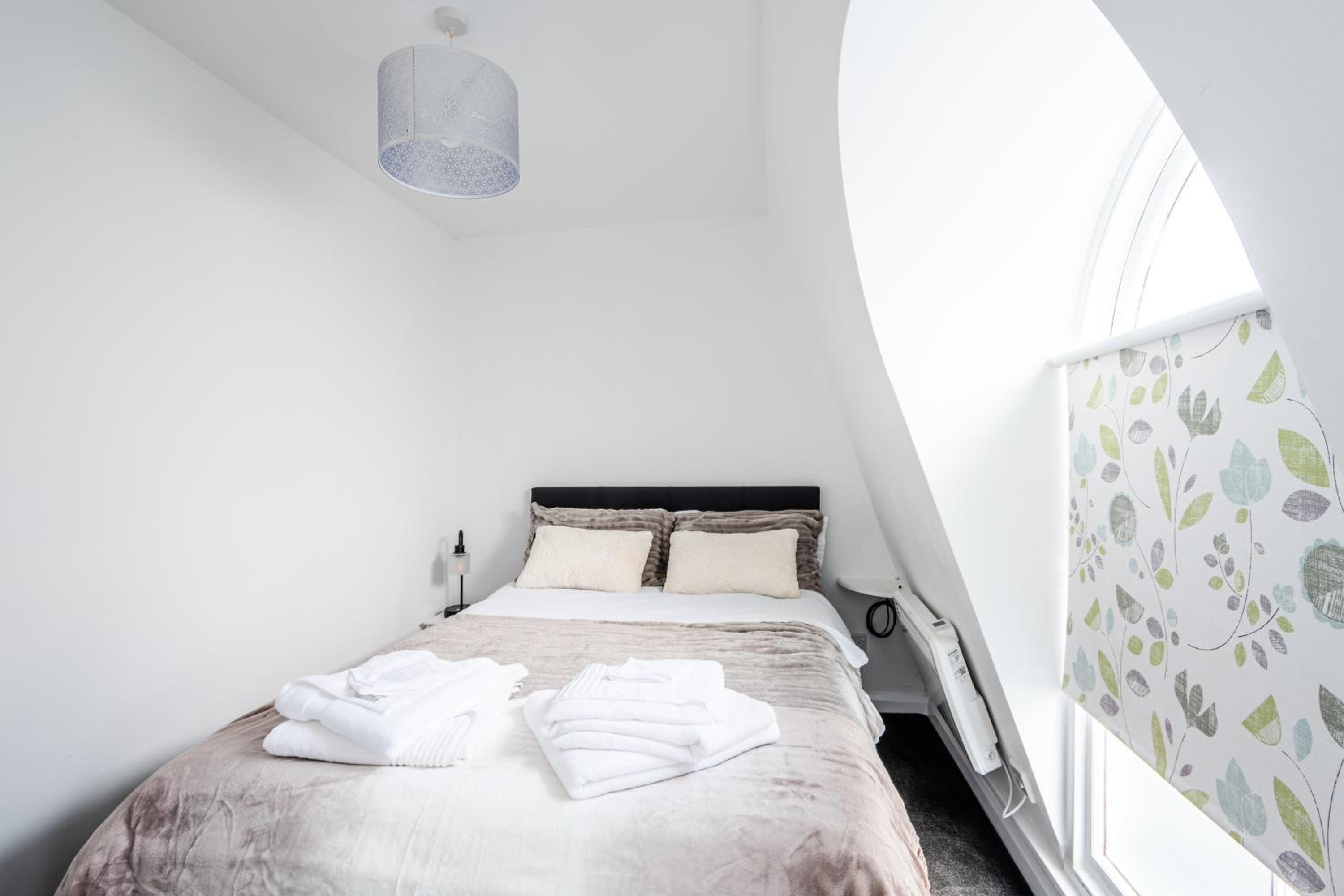 Modern 2-Bedroom Mews Home with Ultra Fast WiFi near Paddington Station and Hyde Park - Sleeps 5 - Perfect for Vacation Stays