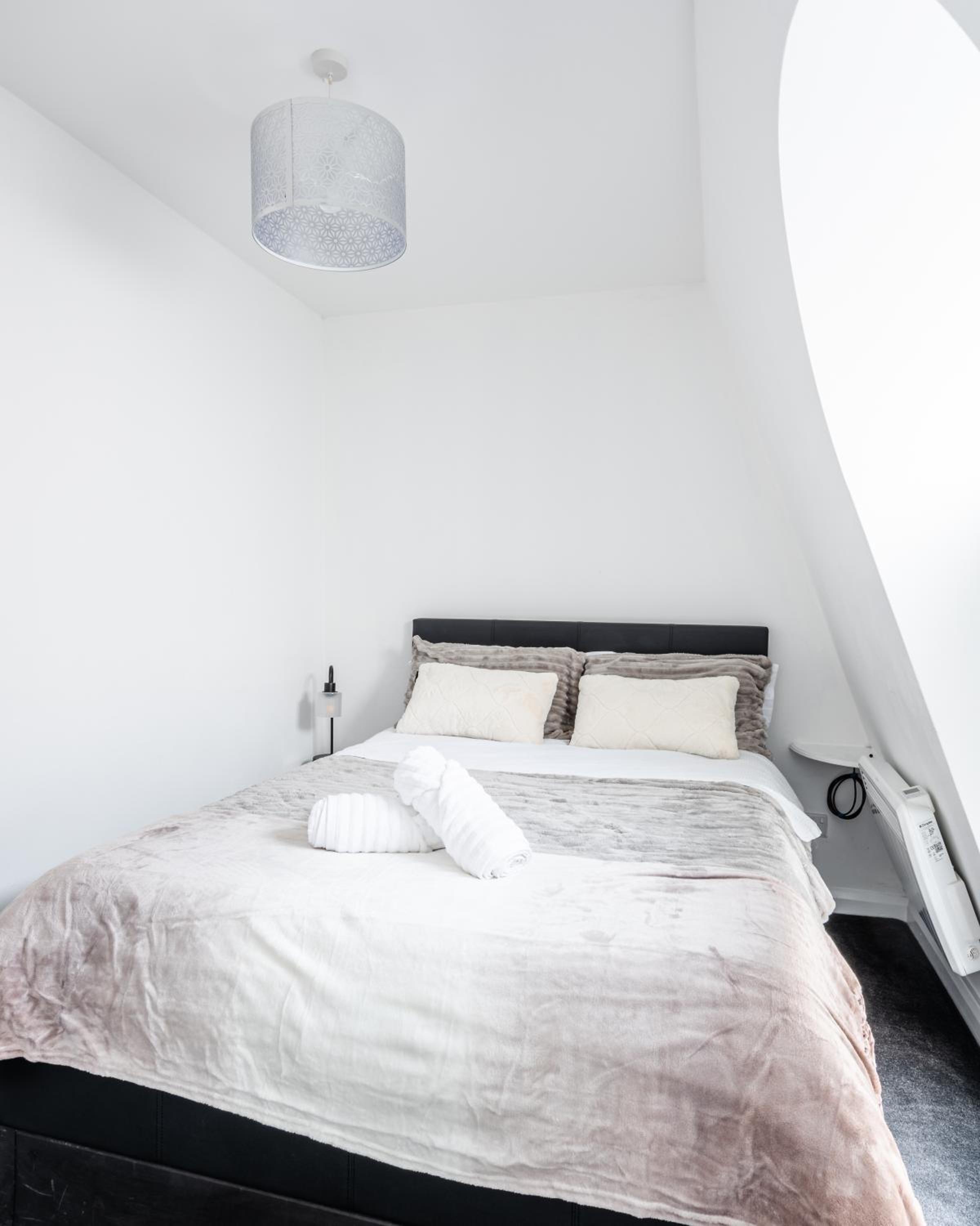 Modern 2-Bedroom Mews Home with Ultra Fast WiFi near Paddington Station and Hyde Park - Sleeps 5 - Perfect for Vacation Stays