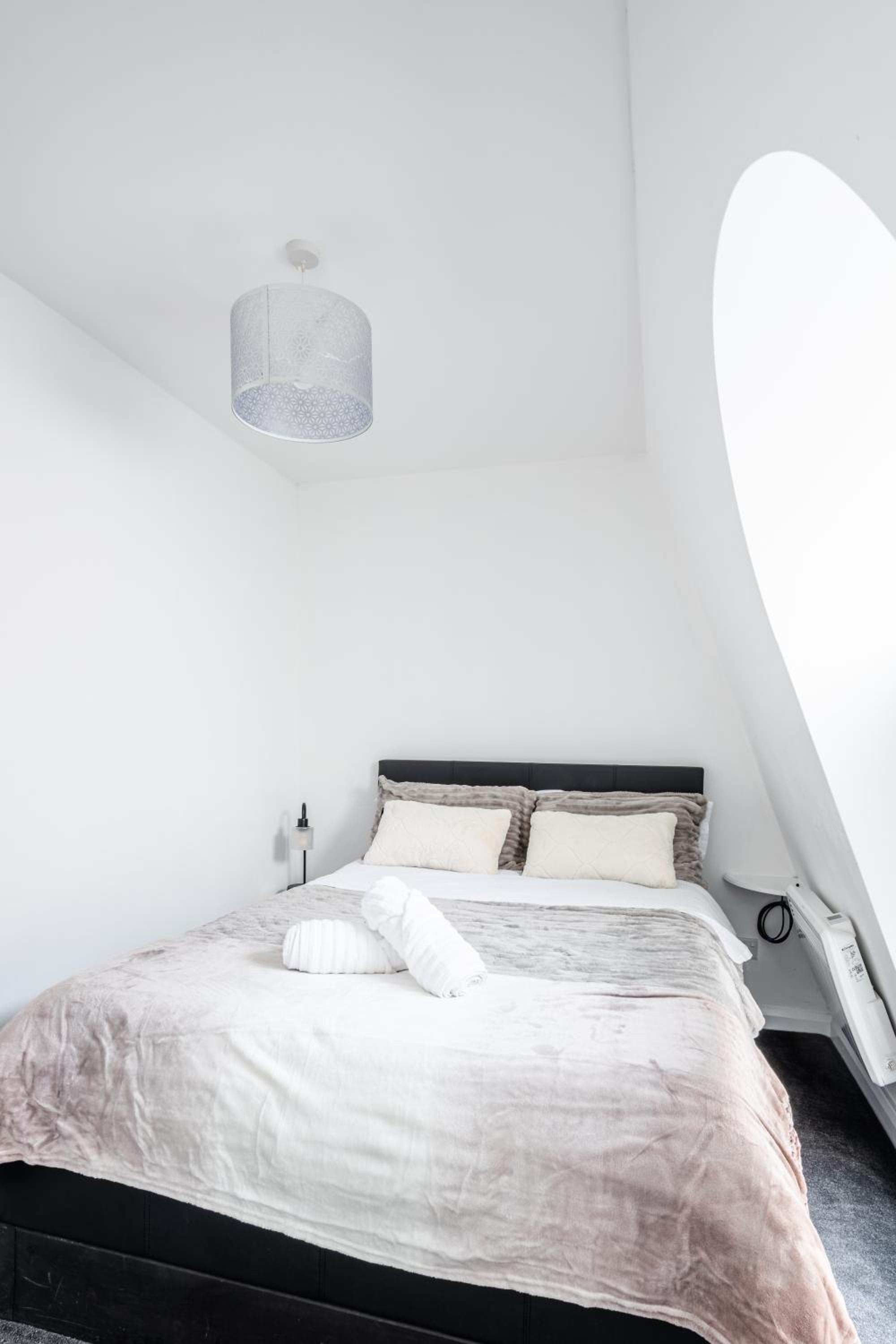 Modern 2-Bedroom Mews Home with Ultra Fast WiFi near Paddington Station and Hyde Park - Sleeps 5 - Perfect for Vacation Stays