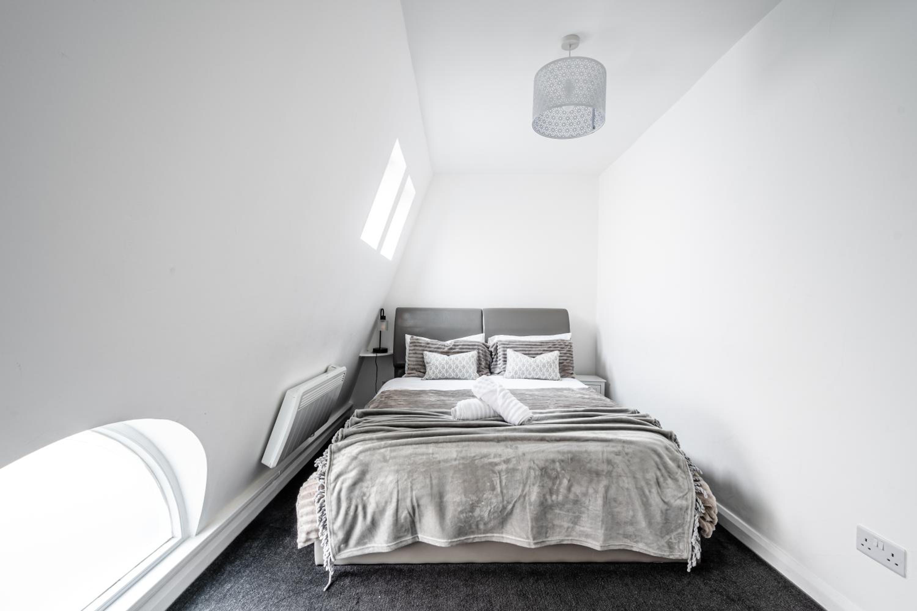 Modern 2-Bedroom Mews Home with Ultra Fast WiFi near Paddington Station and Hyde Park - Sleeps 5 - Perfect for Vacation Stays