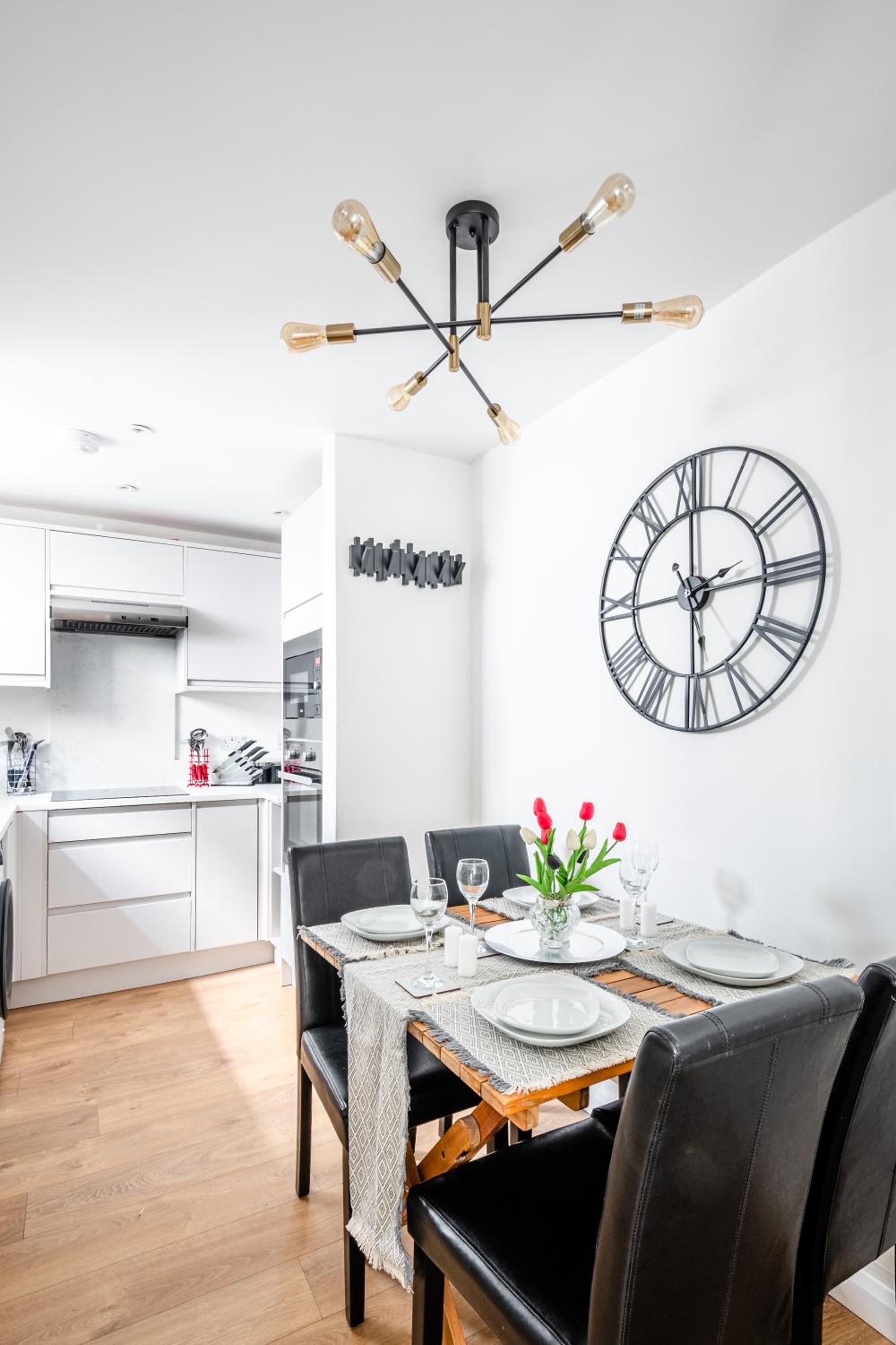 Modern 2-Bedroom Mews Home with Ultra Fast WiFi near Paddington Station and Hyde Park - Sleeps 5 - Perfect for Vacation Stays