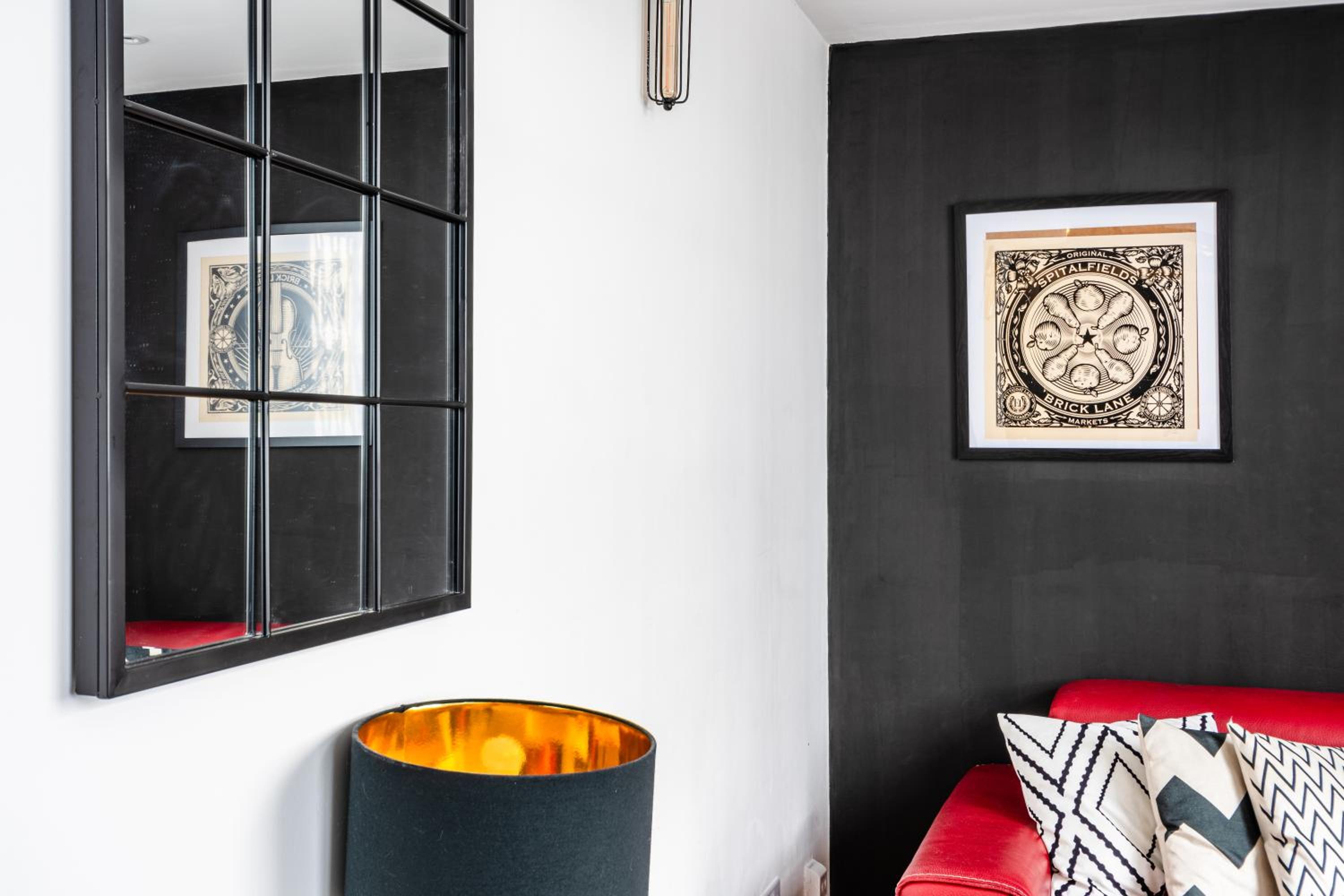 Modern 2-Bedroom Mews Home with Ultra Fast WiFi near Paddington Station and Hyde Park - Sleeps 5 - Perfect for Vacation Stays