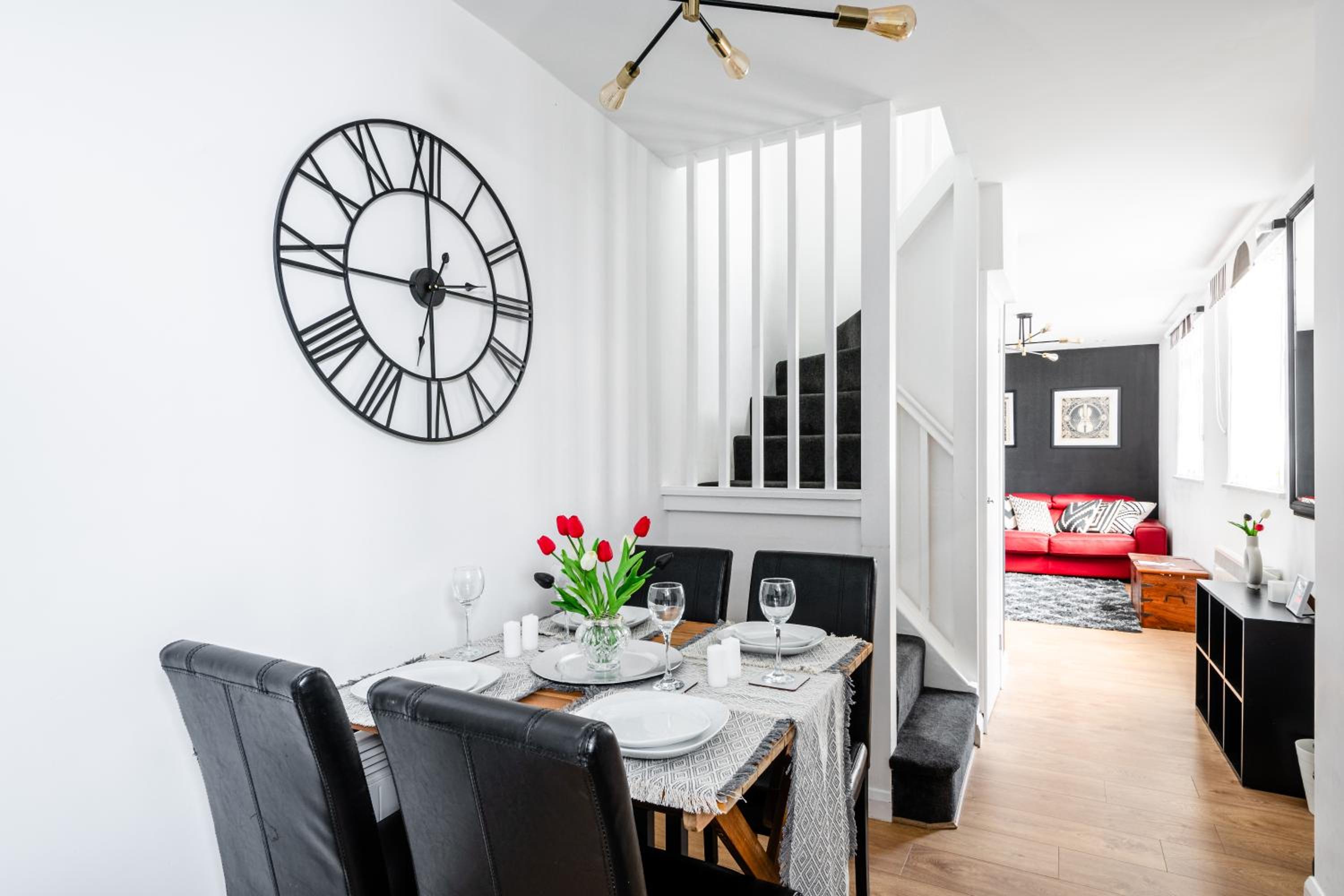 Modern 2-Bedroom Mews Home with Ultra Fast WiFi near Paddington Station and Hyde Park - Sleeps 5 - Perfect for Vacation Stays