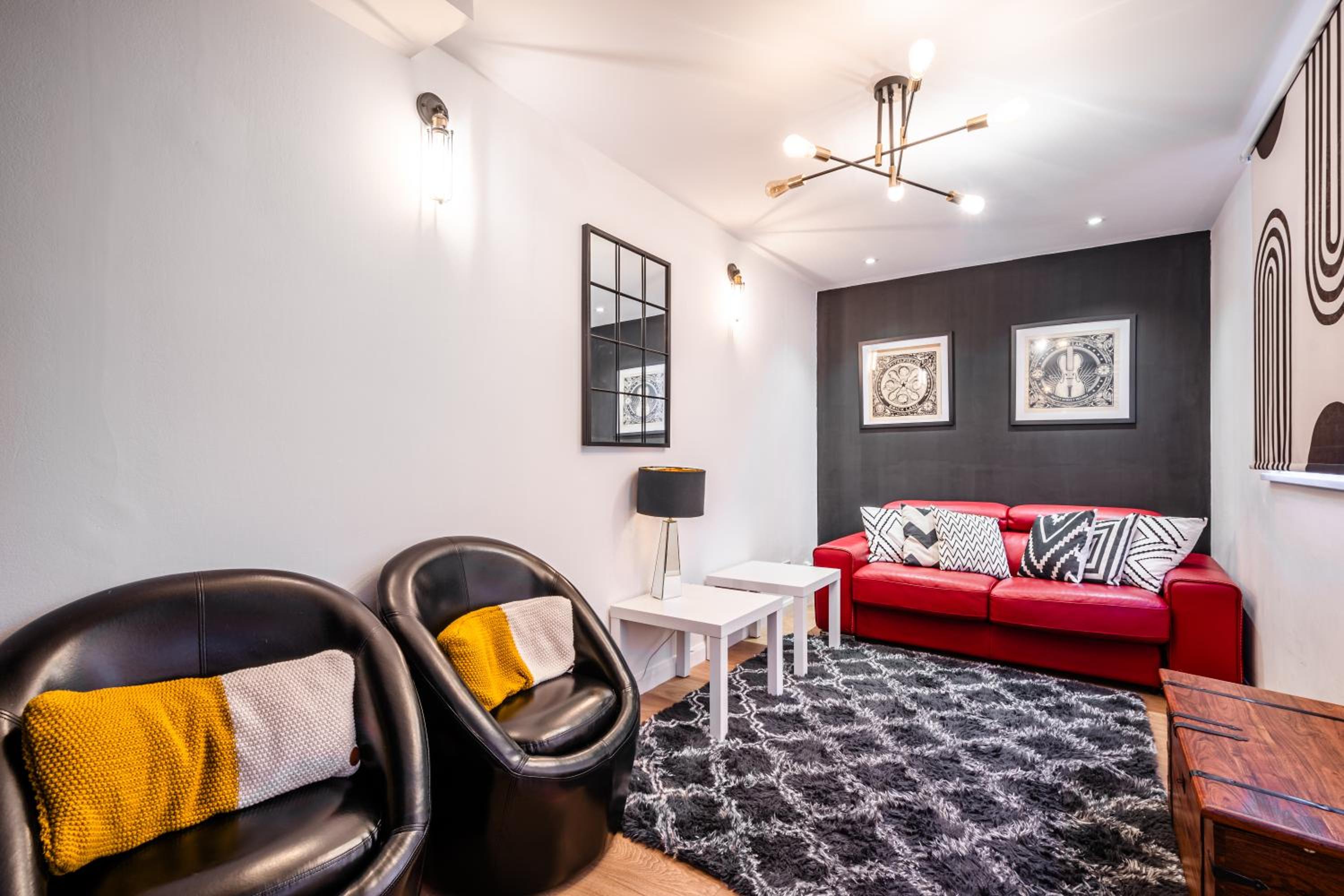 Modern 2-Bedroom Mews Home with Ultra Fast WiFi near Paddington Station and Hyde Park - Sleeps 5 - Perfect for Vacation Stays