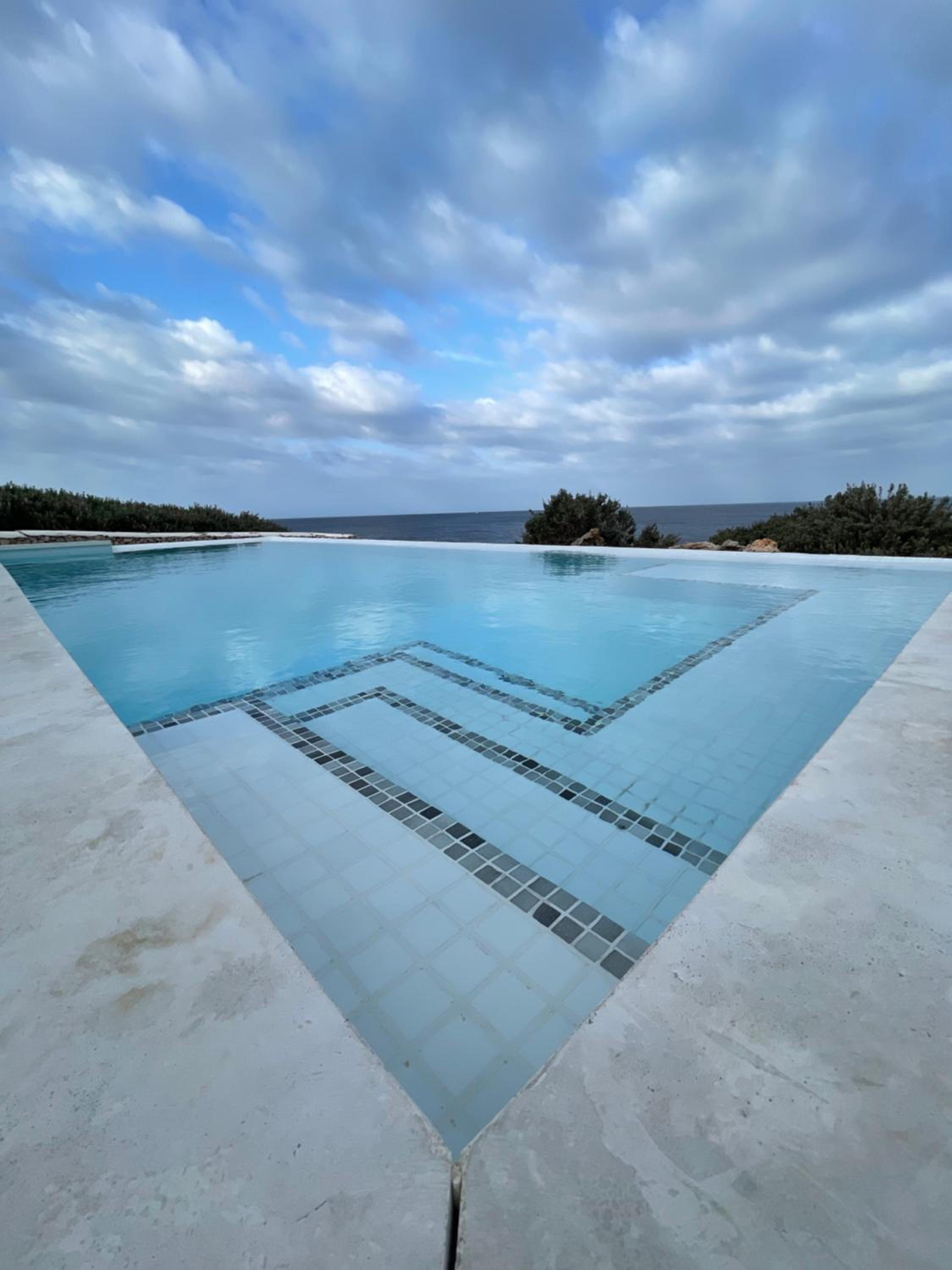 Binisamar Infinity Pool over the sea