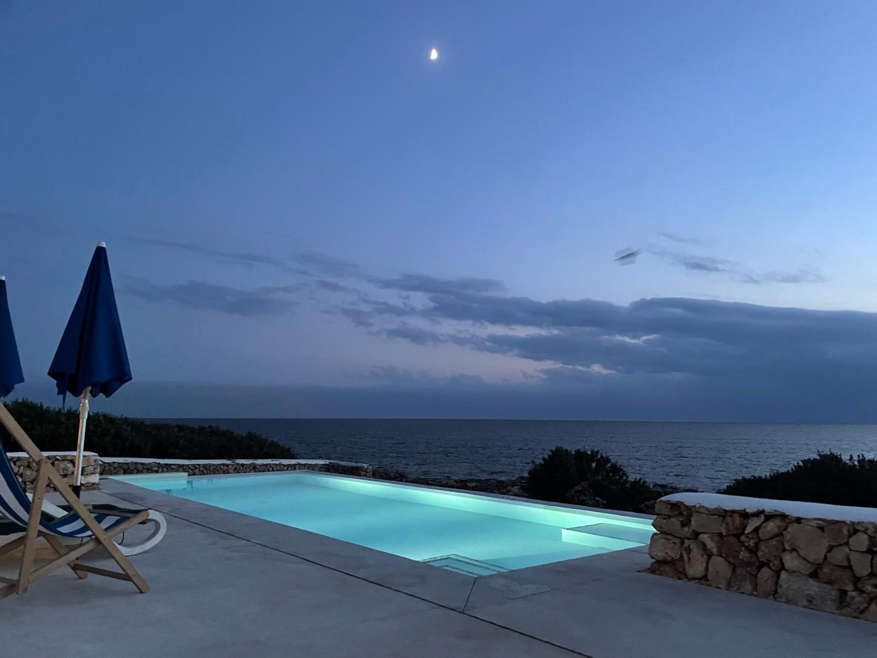 Binisamar Infinity Pool over the sea