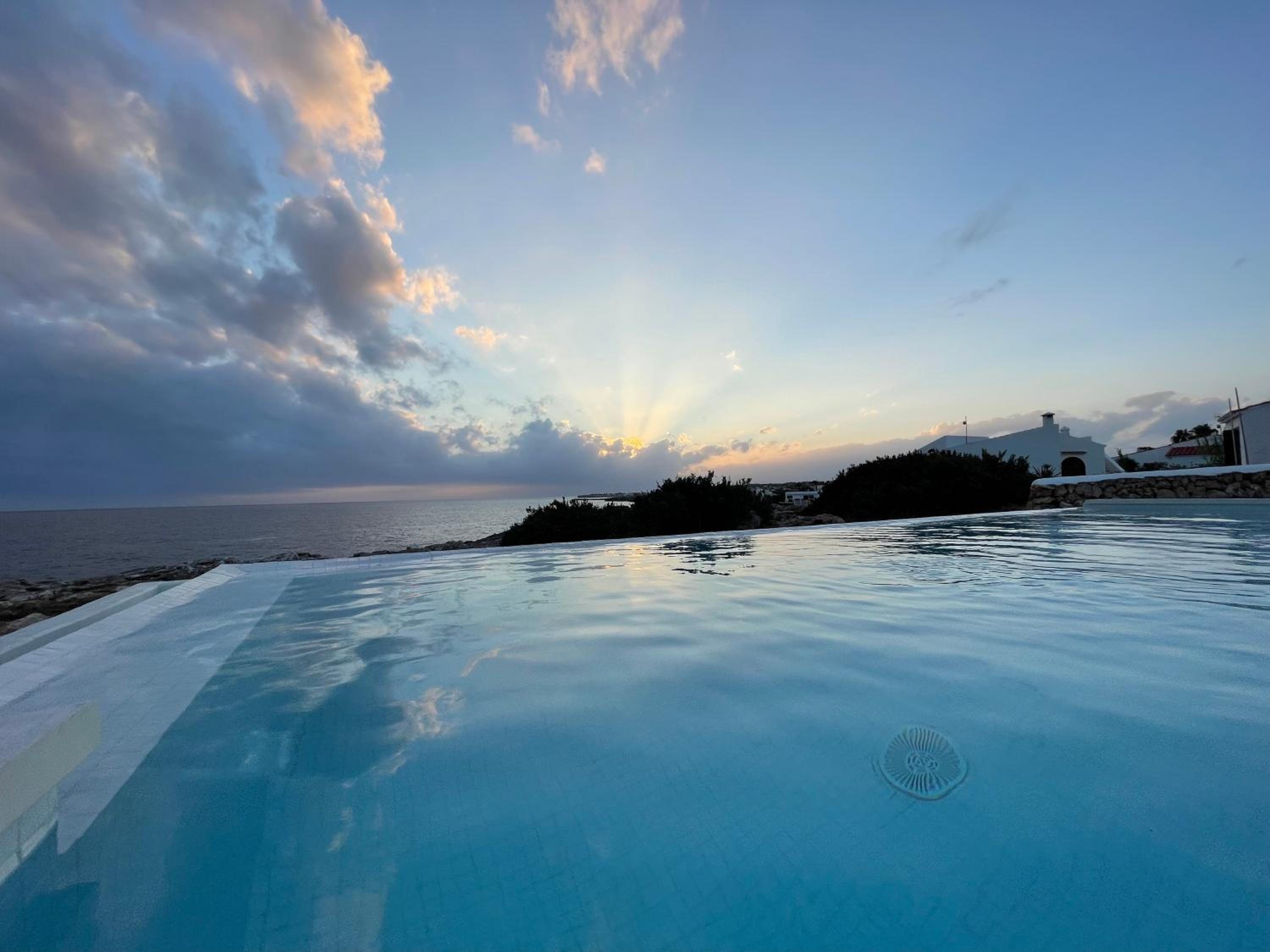 Binisamar Infinity Pool over the sea