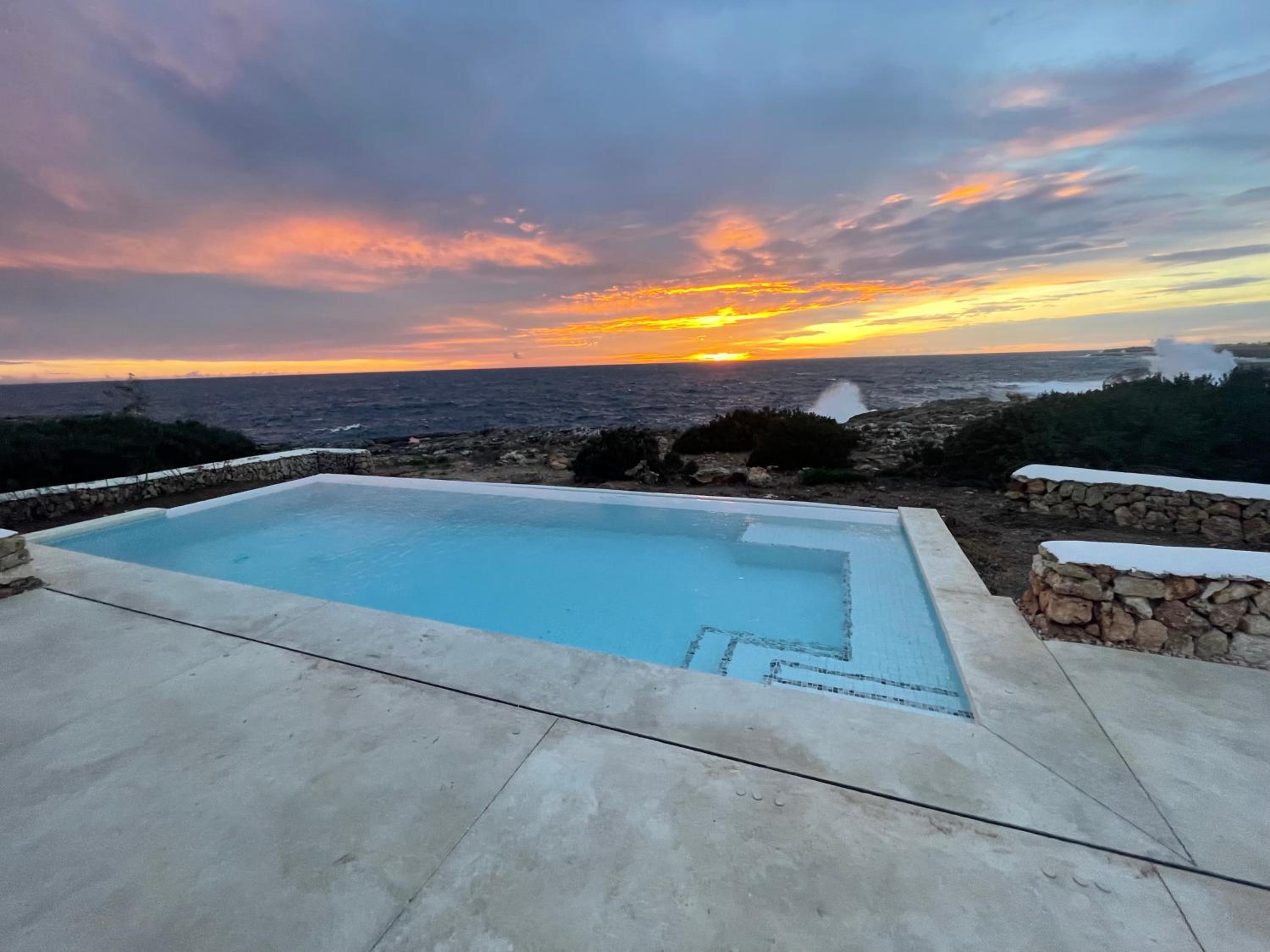 Binisamar Infinity Pool over the sea