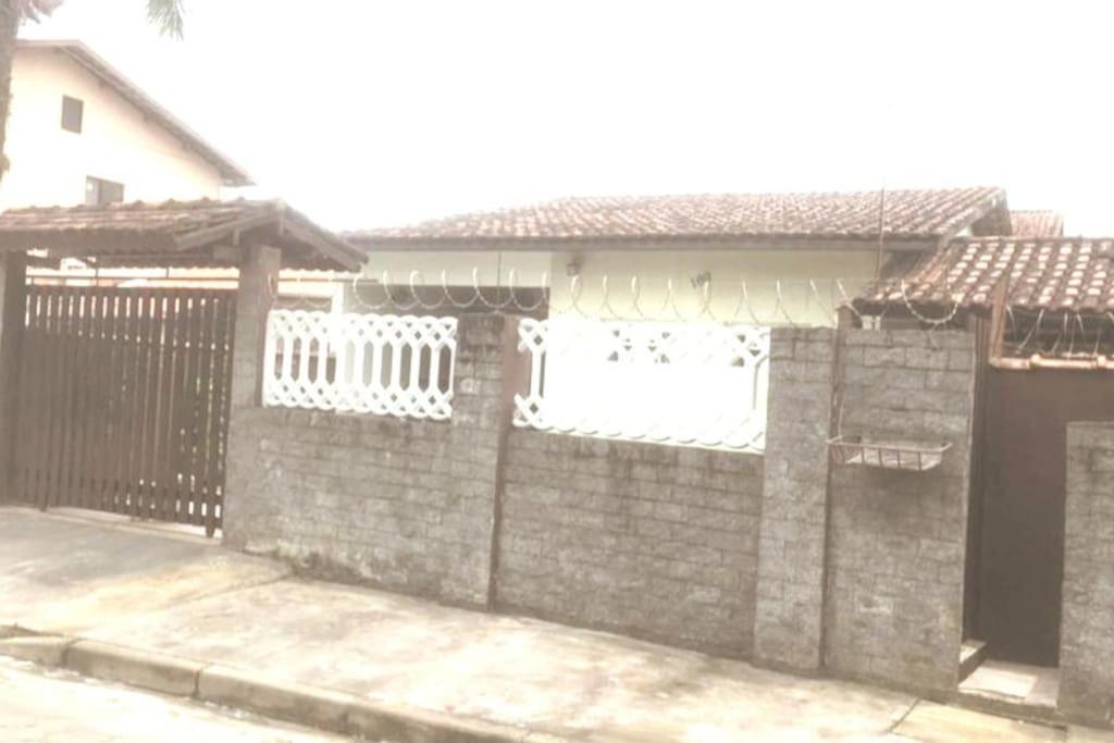 Casa próximo a praia com churrasqueira e ar condicionado!