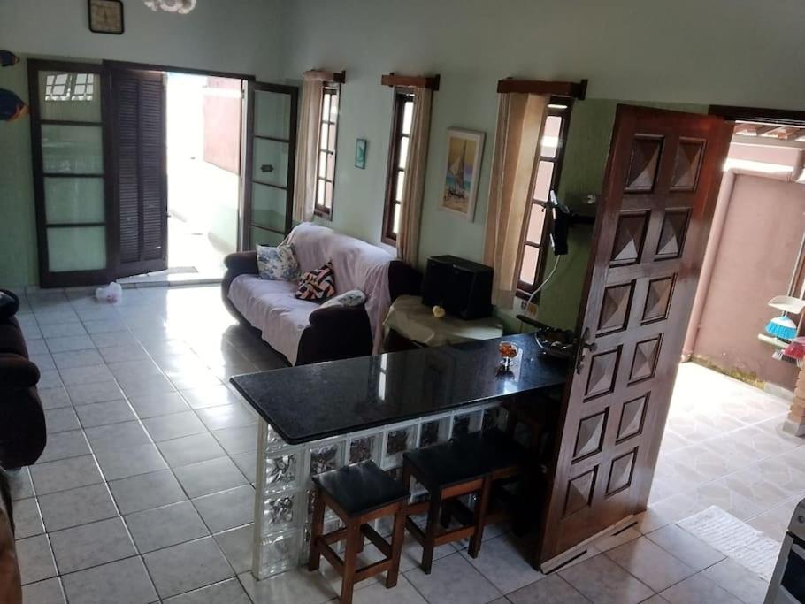 Casa próximo a praia com churrasqueira e ar condicionado!