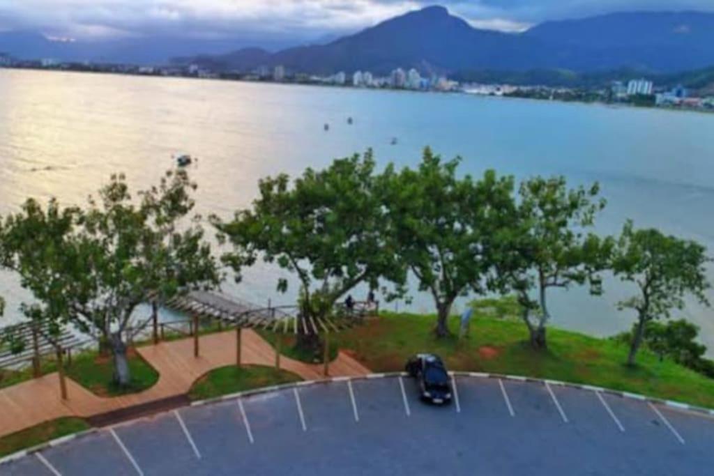 Casa próximo a praia com churrasqueira e ar condicionado!