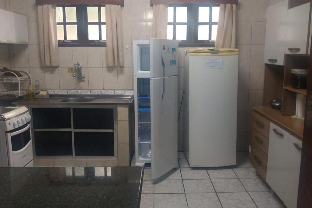 Casa próximo a praia com churrasqueira e ar condicionado!
