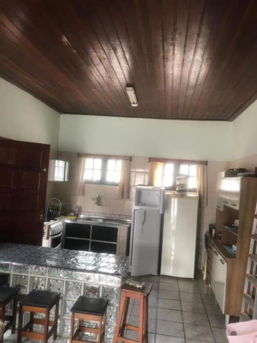 Casa próximo a praia com churrasqueira e ar condicionado!