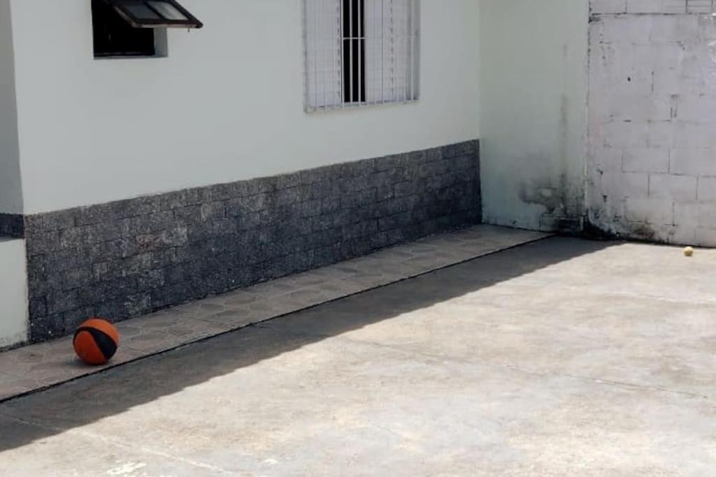 Casa próximo a praia com churrasqueira e ar condicionado!