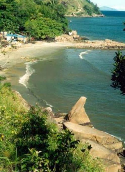 Casa próximo a praia com churrasqueira e ar condicionado!