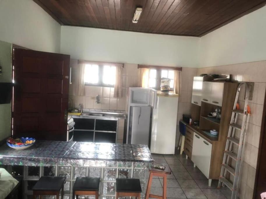 Casa próximo a praia com churrasqueira e ar condicionado!