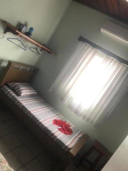Casa próximo a praia com churrasqueira e ar condicionado!