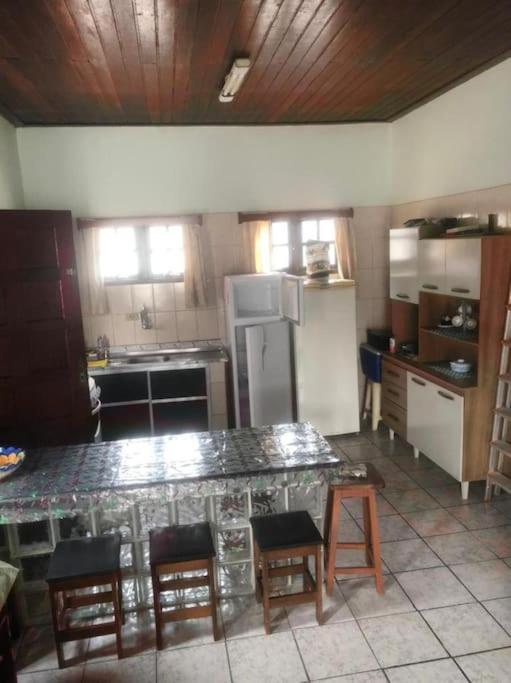Casa próximo a praia com churrasqueira e ar condicionado!