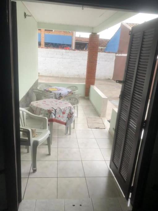 Casa próximo a praia com churrasqueira e ar condicionado!
