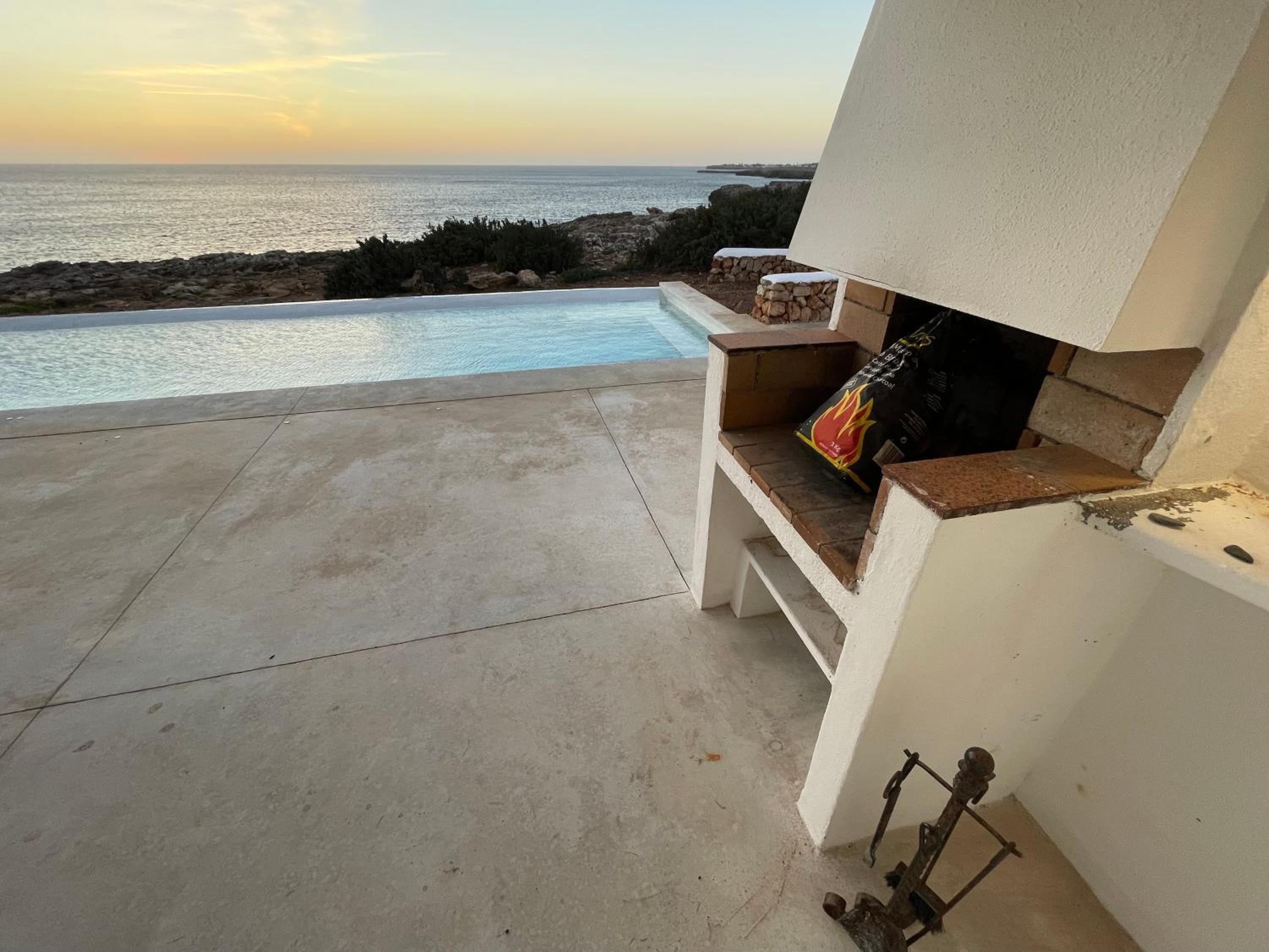 Binisamar Infinity Pool over the sea