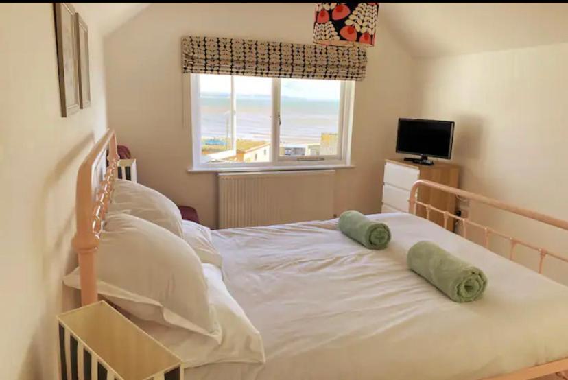 Stunning little house, 2 mins from Lyme Regis beach with a sea view Sleeps 4 free parking,small dog welcome view 2