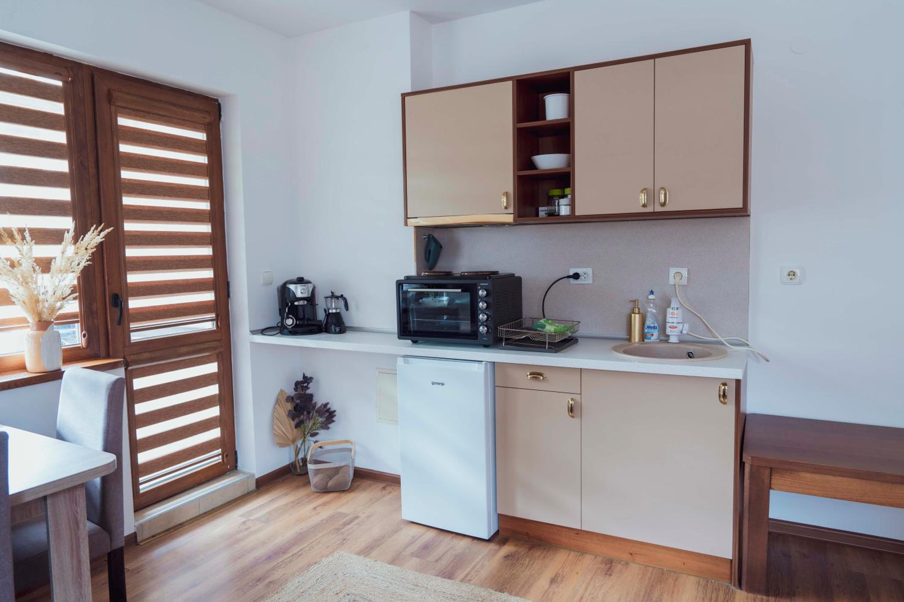 Spacious stylish studio with large terrace and amazing view, 5 min to Gondola & Bar Str