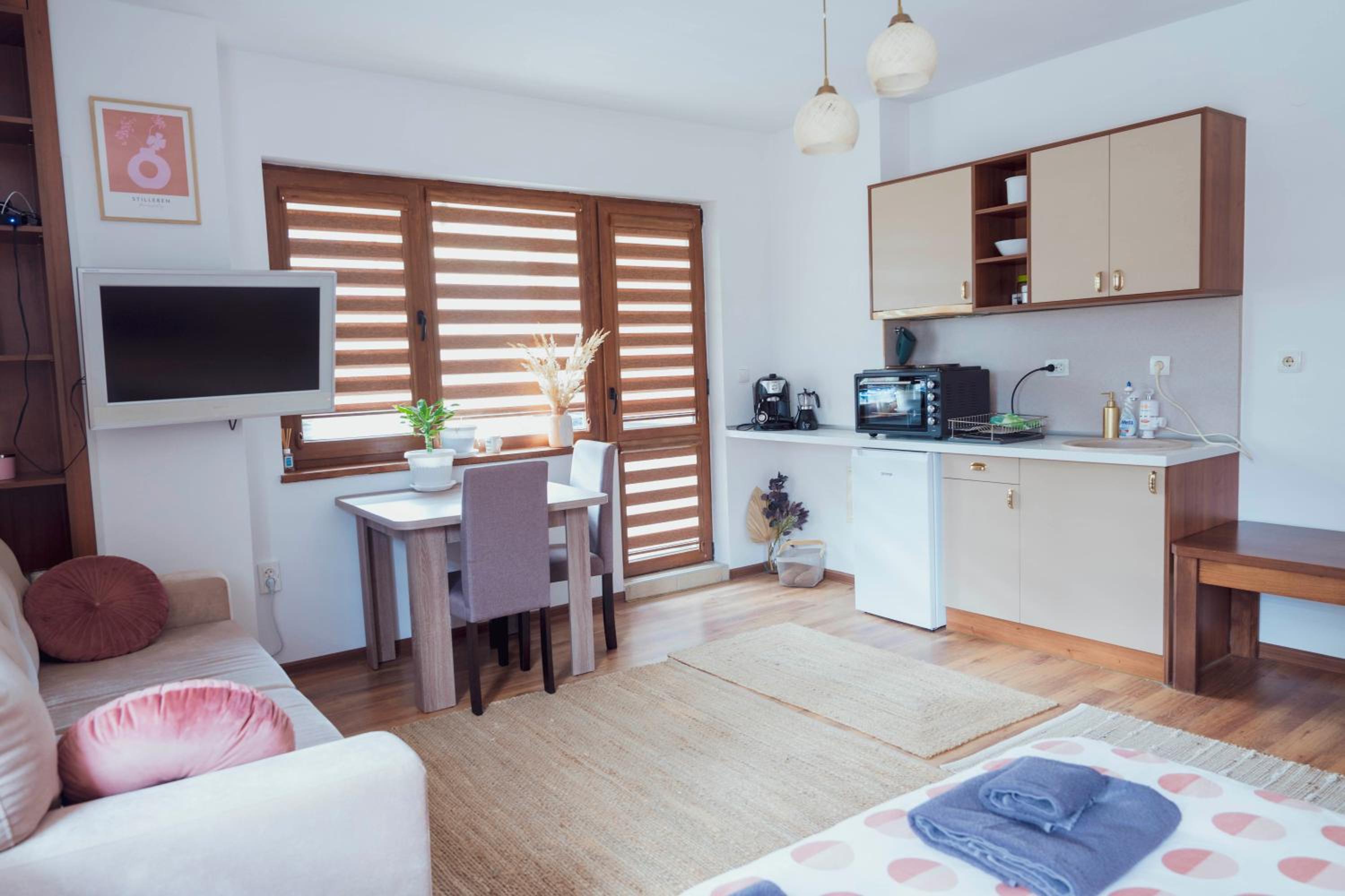 Spacious stylish studio with large terrace and amazing view, 5 min to Gondola & Bar Str