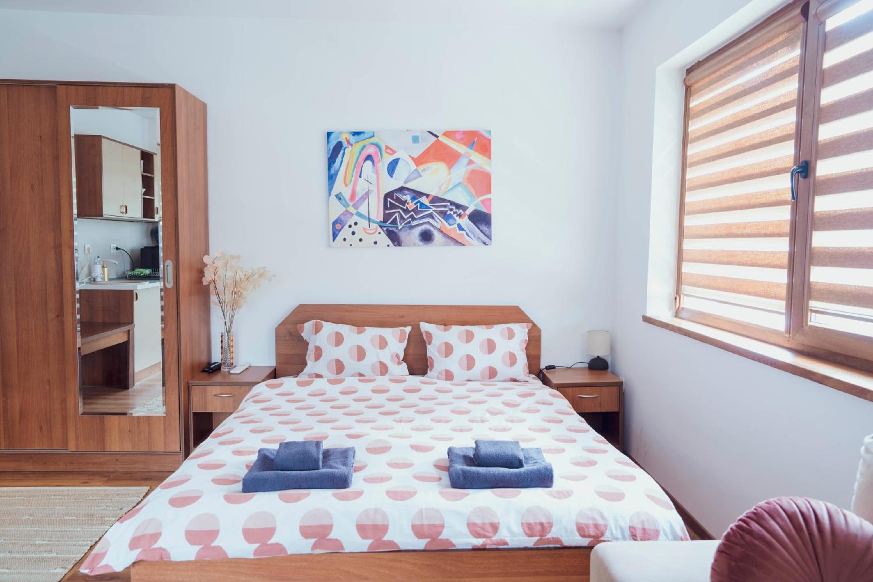 Spacious stylish studio with large terrace and amazing view, 5 min to Gondola & Bar Str