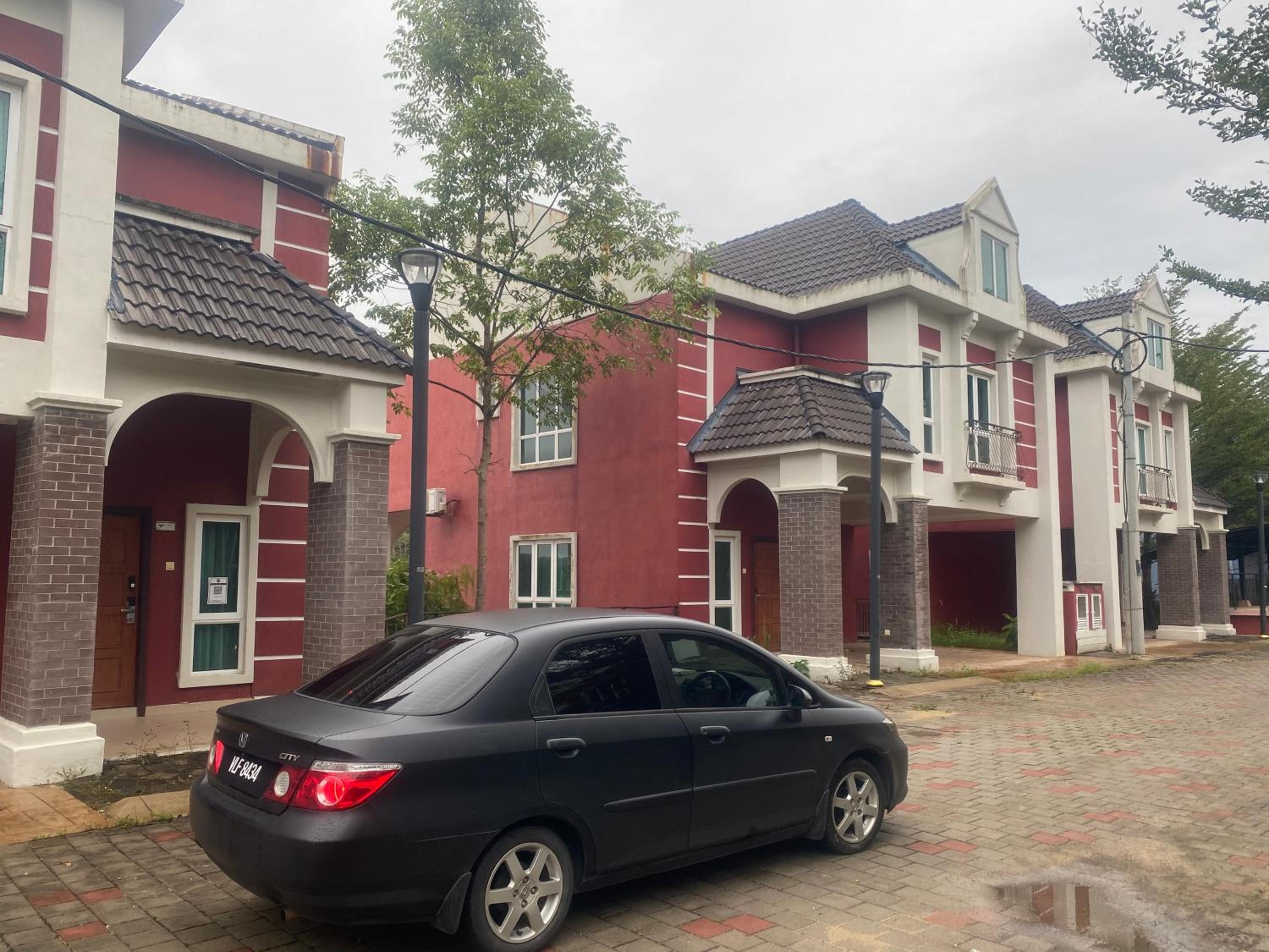 Bukit Gambang Waterpark Villa
