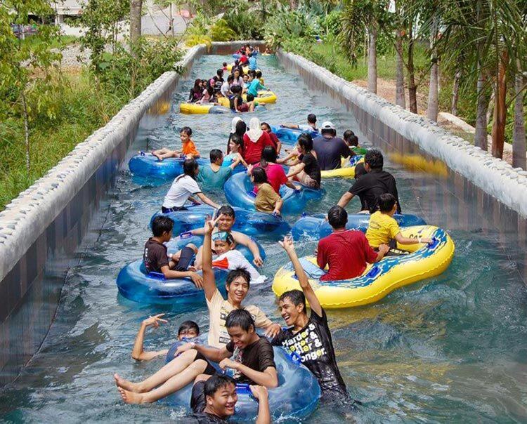 Bukit Gambang Waterpark Villa
