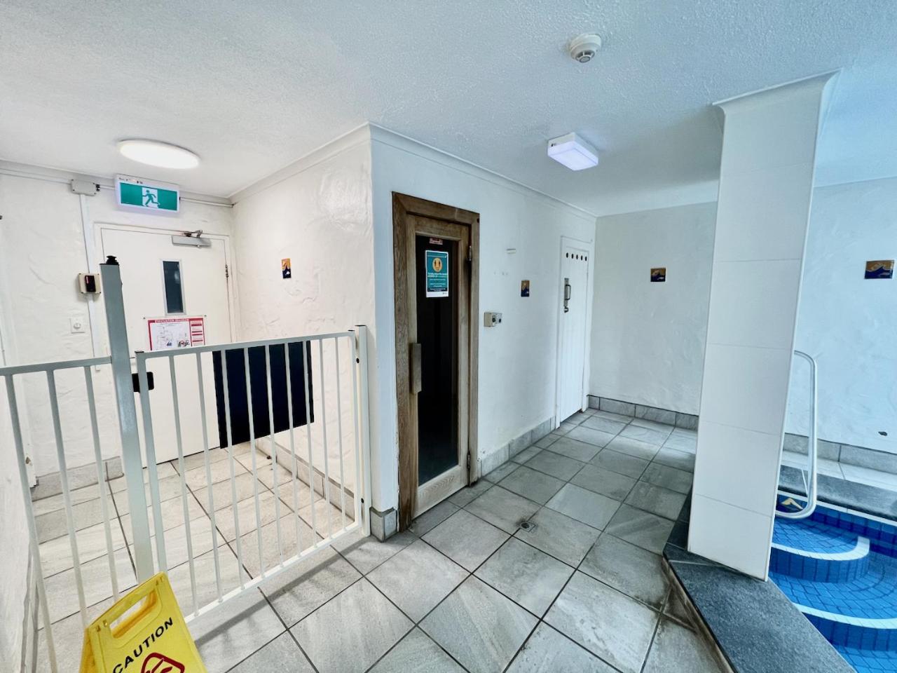 Seacrest, Surfers Beach Front 15A