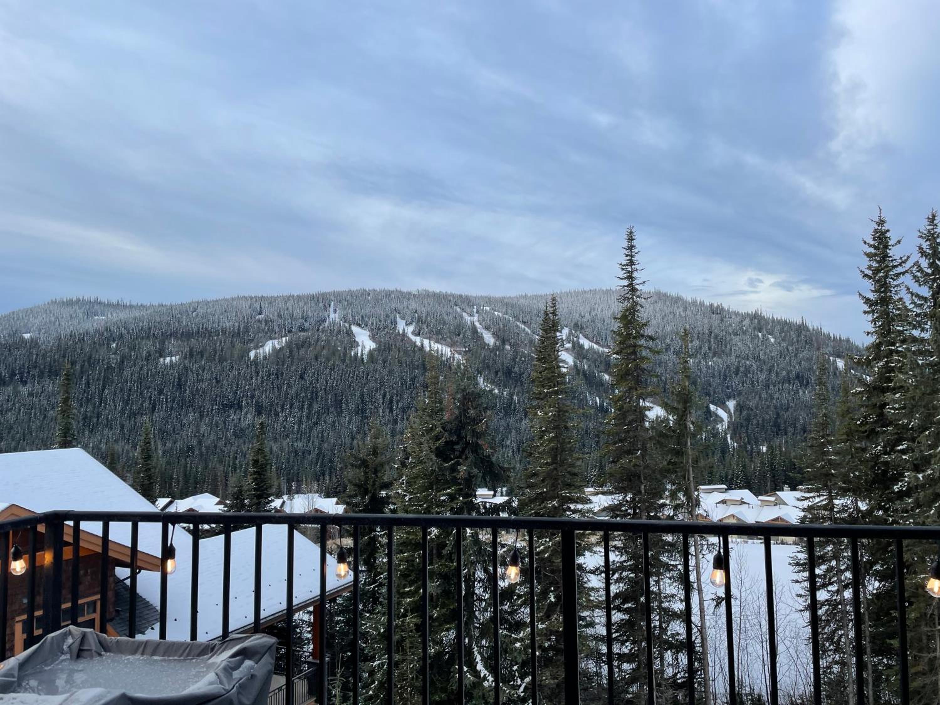 New! Luxury, Top Floor, Ski in/Ski Out, Private Hot Tub and Mountain Views