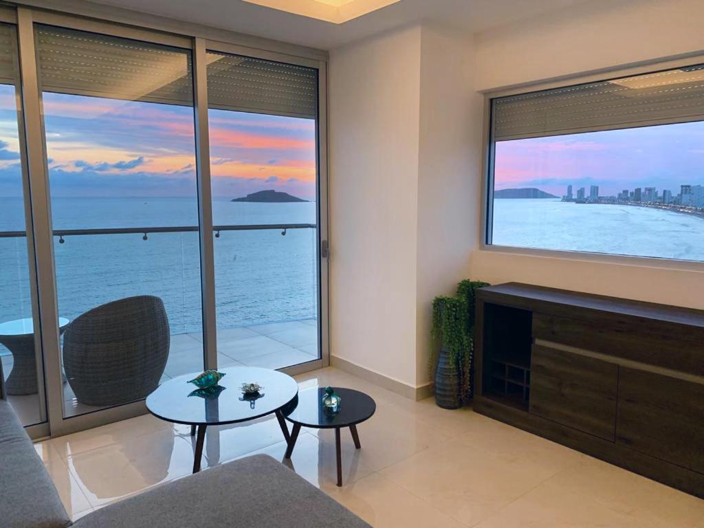 Hotel SUNSET VIEW 1201 - Departamento con Vista al Mar - Image 1