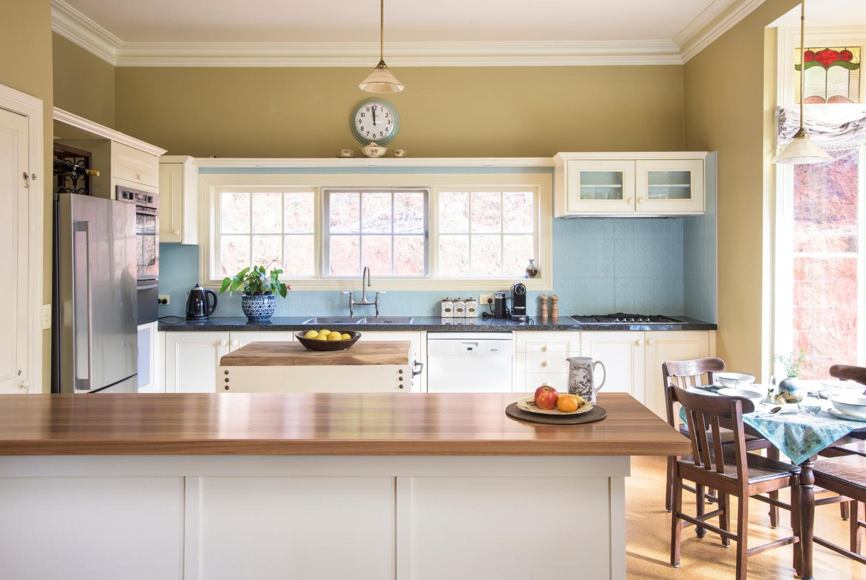 Sassafras village stay - historic home sleeps 4