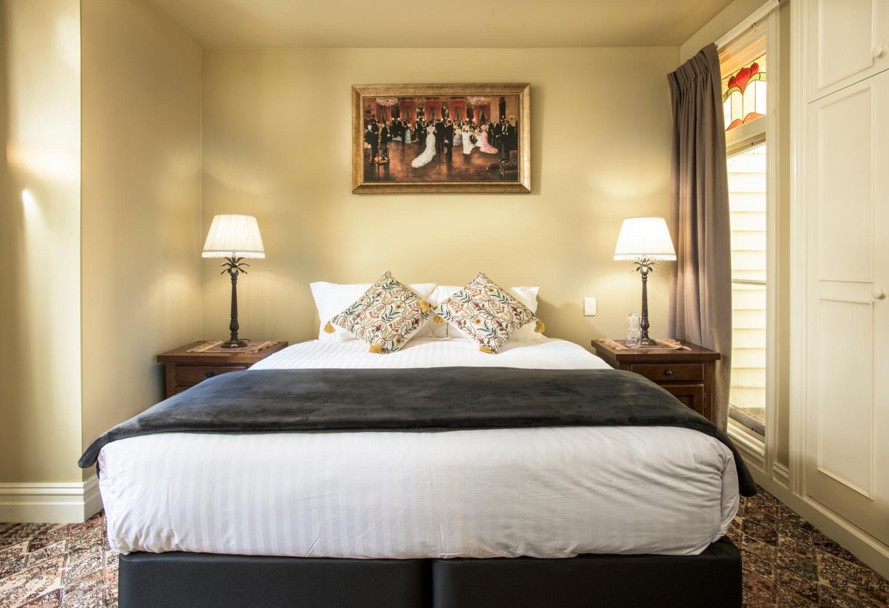 Sassafras village stay - historic home sleeps 4