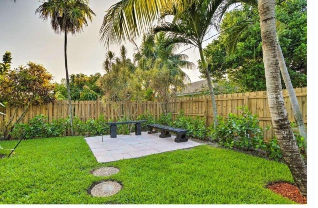 Luxury 8BR Entire Mini-Resort with Heated Pool, Tiki Bar - Tropical Paradise Near Beach!