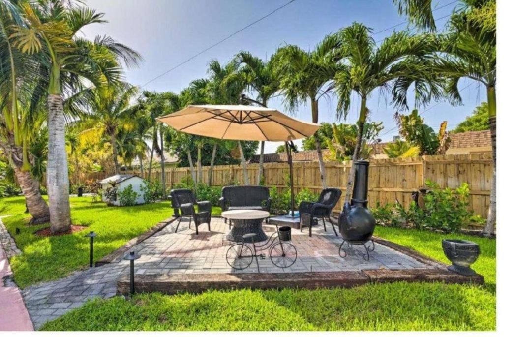 Luxury 8BR Entire Mini-Resort with Heated Pool, Tiki Bar - Tropical Paradise Near Beach!