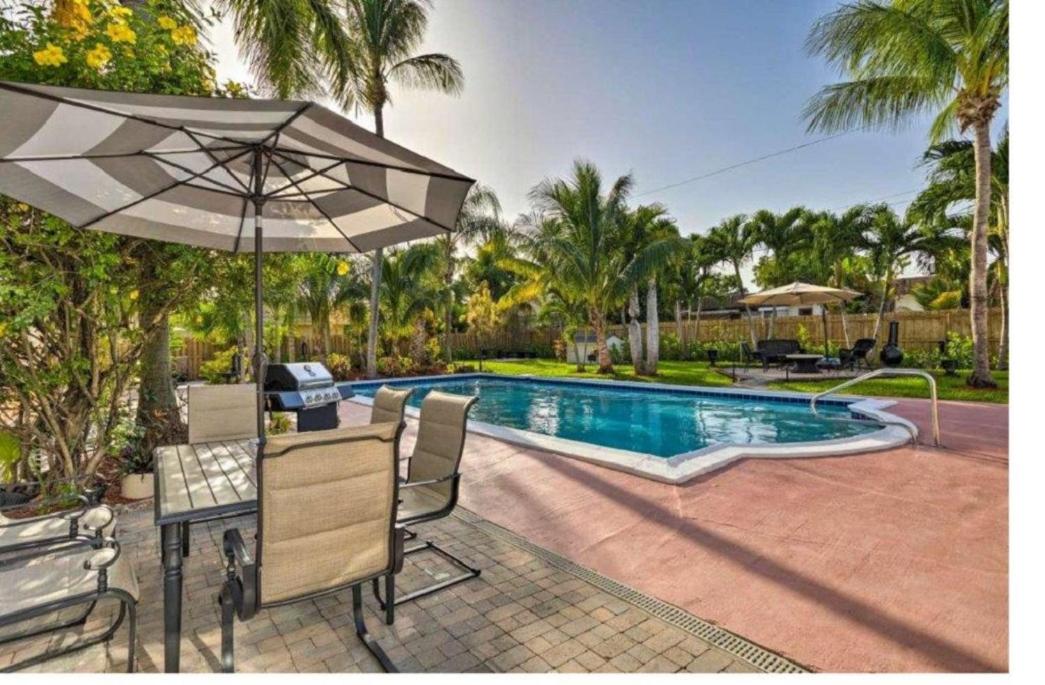Luxury 8BR Entire Mini-Resort with Heated Pool, Tiki Bar - Tropical Paradise Near Beach!