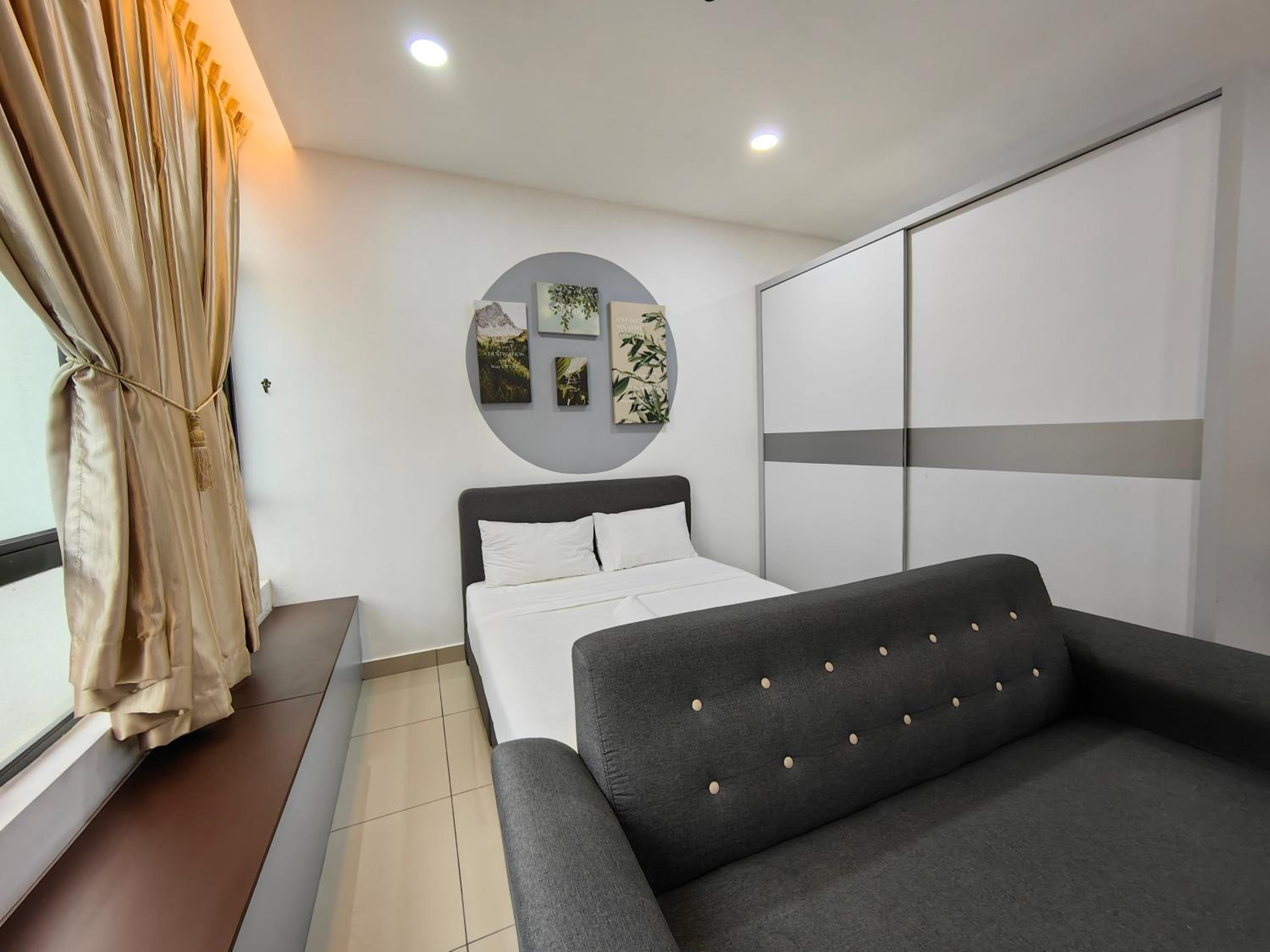 Mount Austin Homestay,1-4 Pax, 5 mins to IKEA TOPPEN AEON Tebrau HSA FREE WIFI and NETFLIX