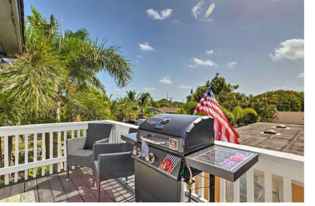 Luxury 8BR Entire Mini-Resort with Heated Pool, Tiki Bar - Tropical Paradise Near Beach!