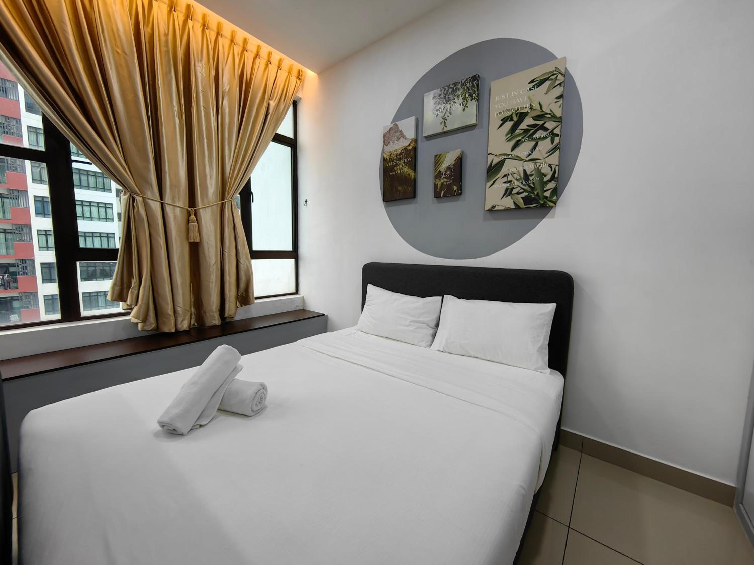 Mount Austin Homestay,1-4 Pax, 5 mins to IKEA TOPPEN AEON Tebrau HSA FREE WIFI and NETFLIX