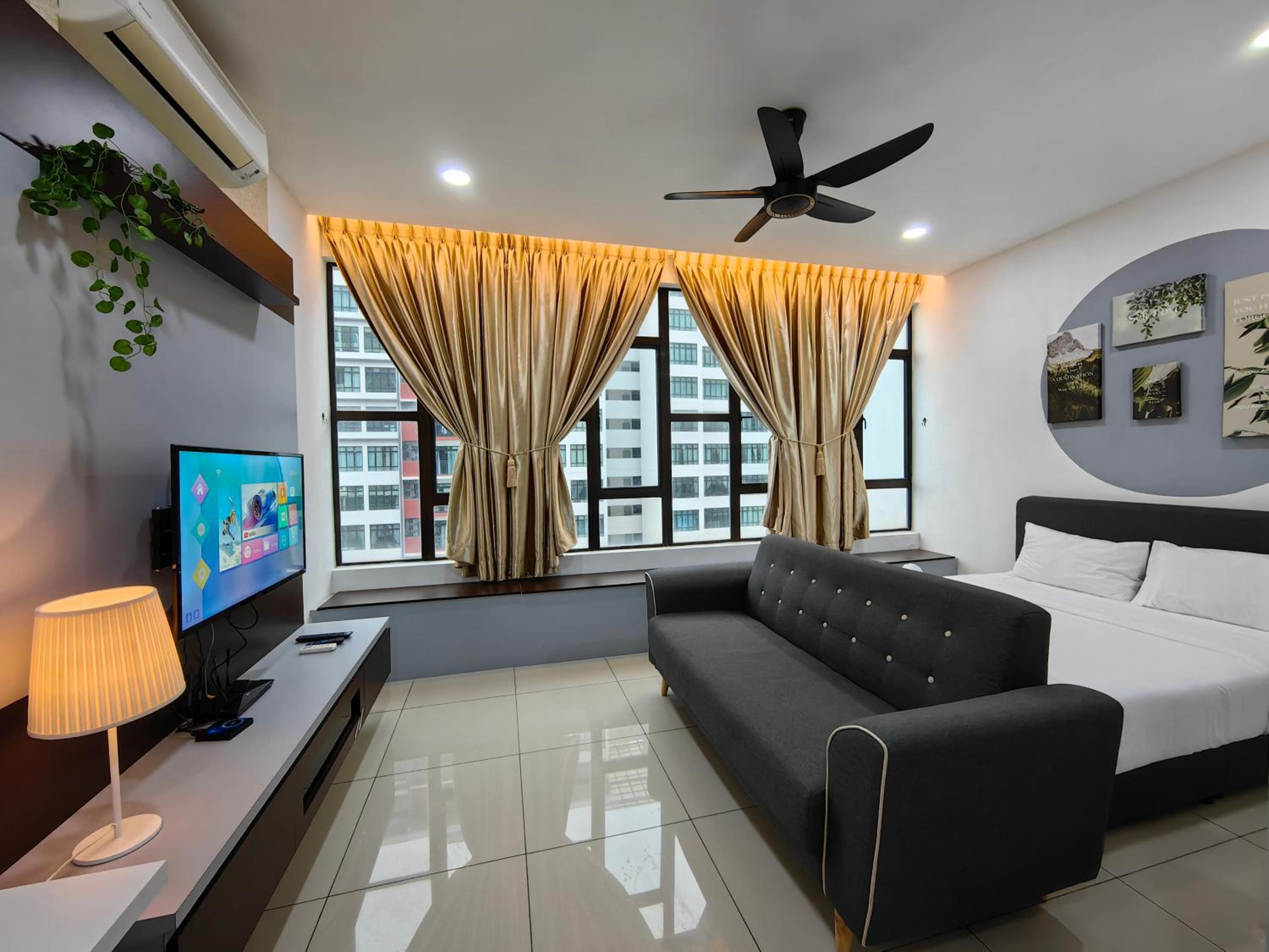 Mount Austin Homestay,1-4 Pax, 5 mins to IKEA TOPPEN AEON Tebrau HSA FREE WIFI and NETFLIX