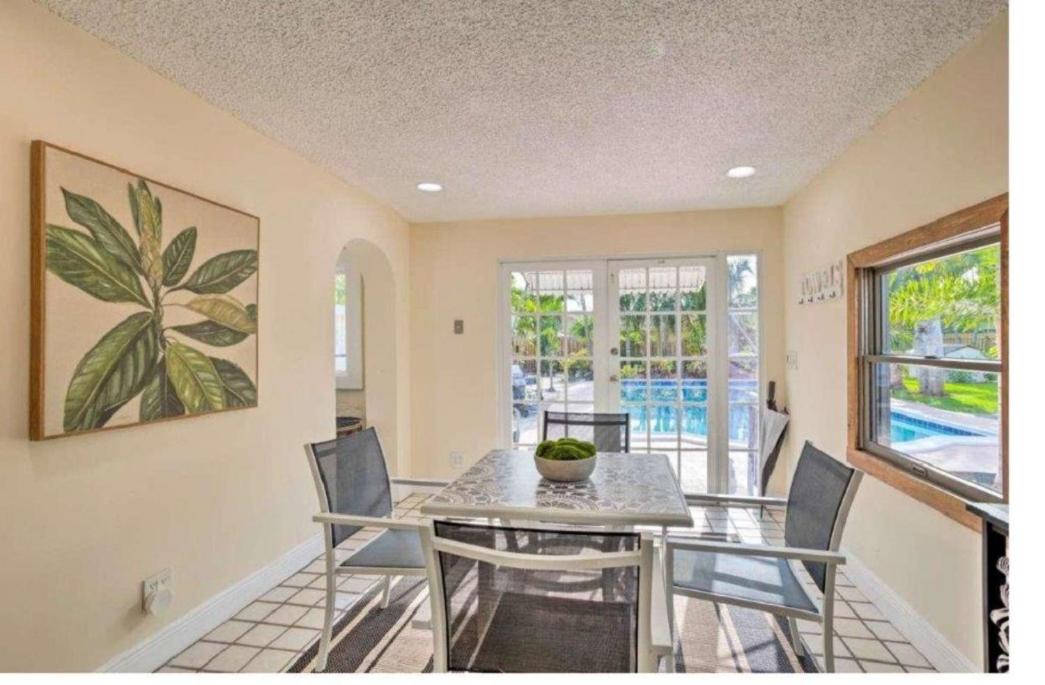 Luxury 8BR Entire Mini-Resort with Heated Pool, Tiki Bar - Tropical Paradise Near Beach!