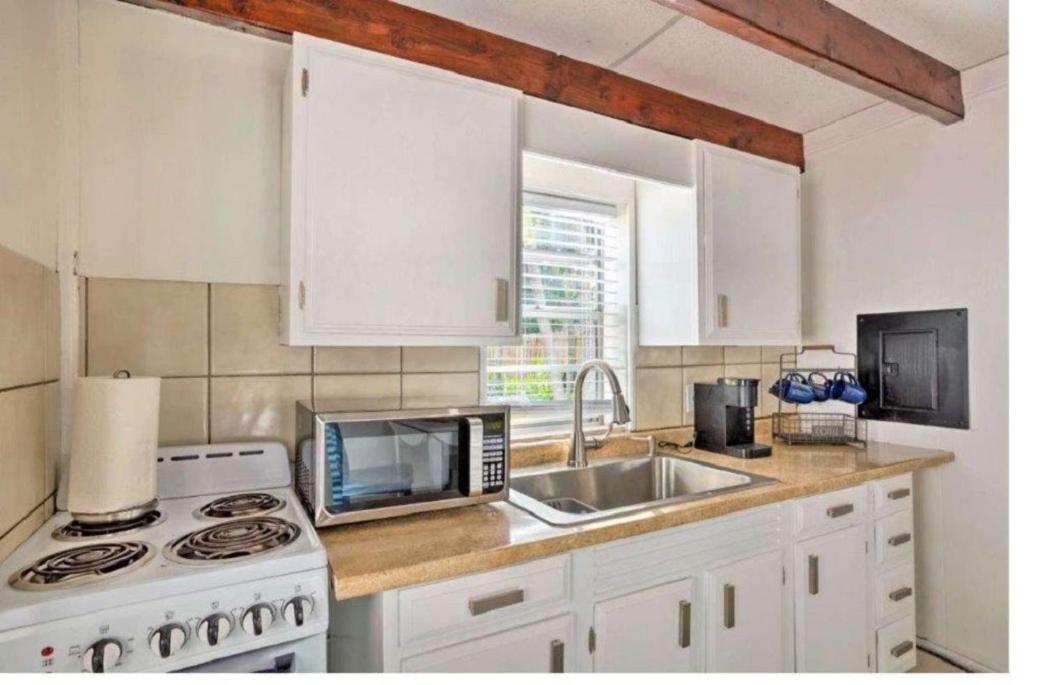 Luxury 8BR Entire Mini-Resort with Heated Pool, Tiki Bar - Tropical Paradise Near Beach!